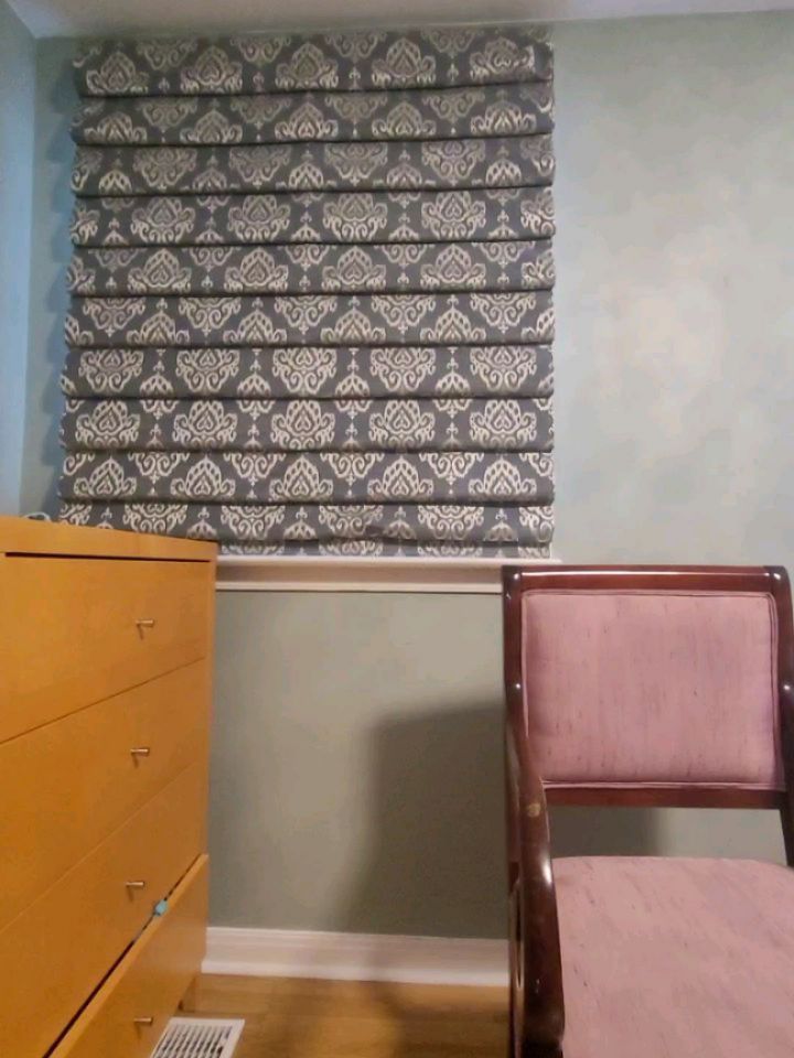 The power of paint....
And a new custom closet, and patching dozens of poster thumb Tack holes.
Swipe to see how it looked before, you won't even recognize the room!
No holes missed. Make your walls like new again!
All work done by Maximus Craftsmanship