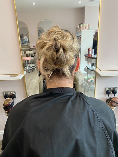 Some hair ups Danielle has done over the past few weeks for prom season 🩷
@danielleclarkhair