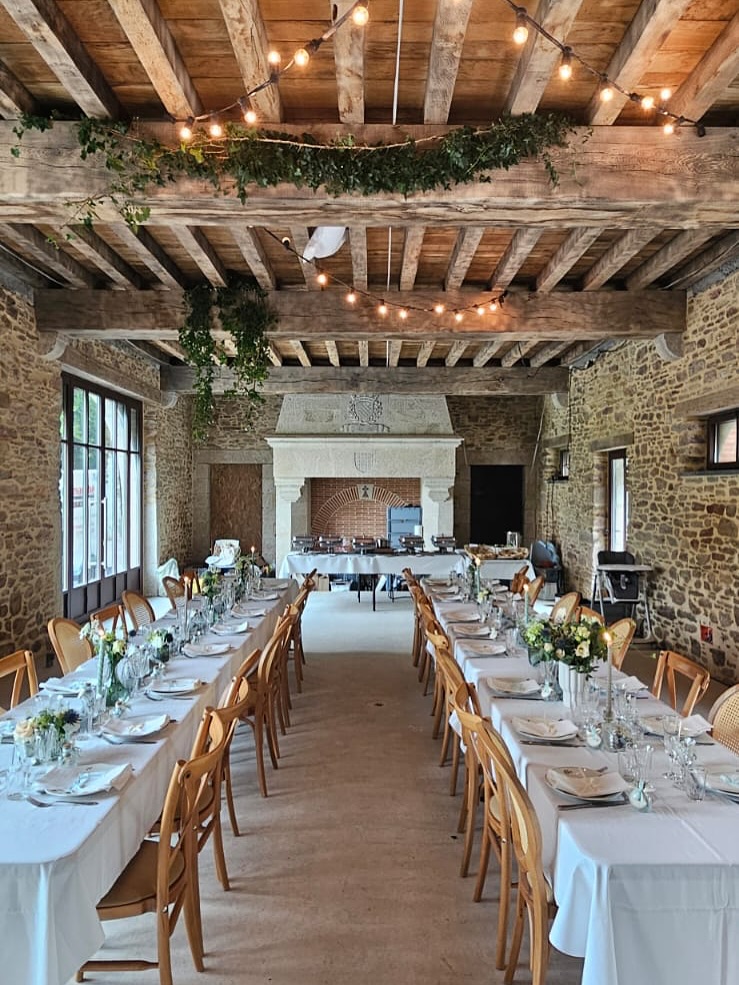 Quand le stock à ses raisons mais que le rendu est vraiment sympa - MIX de chaises Guinguette et Médaillon pour ce baptême.
Merci aux parents pour les photos ;)
#breizhloue #bapteme #bretagne #morbihan #muzillac #chaise #locationdemobilier #bretagne