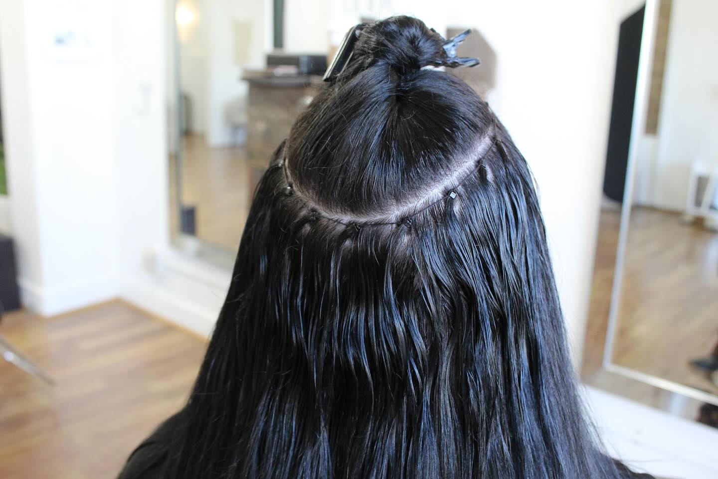 Pretty extension foundations make for pretty extension installs! 😍
#extensionartist #nbrextensions #hairextensions #susanvilleca #susanvillehair #salon705 #handtiedhair