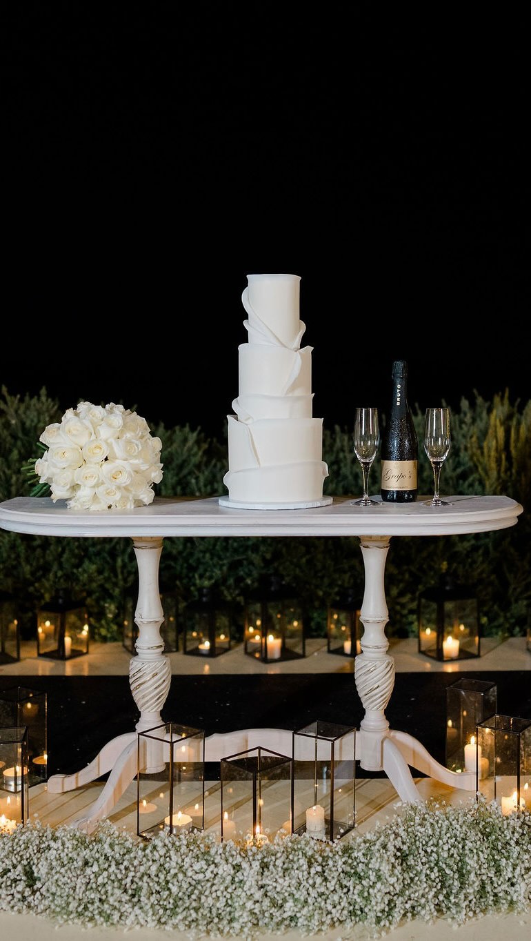 Effortless folds, glowing candlelight and this little moment before the cake was cut ✨
So simple and so romantic at Arvad Wine.
Photographer | @luisjorgephotography
Wedding Planner | @algarvedreamweddings
Venue | @arvad_wine
Cake | @atasteofdecadencebylouise
Bride | @jordannaellis
#atasteofdecadence #Algarvewedding #destinationwedding #weddingcake #weddingcakeideas #fashionbride #modernbride #weddingdetails #voguewedding #voguebrides #luxury #luxurywedding #PortugalWedding #luxuryweddingportugal