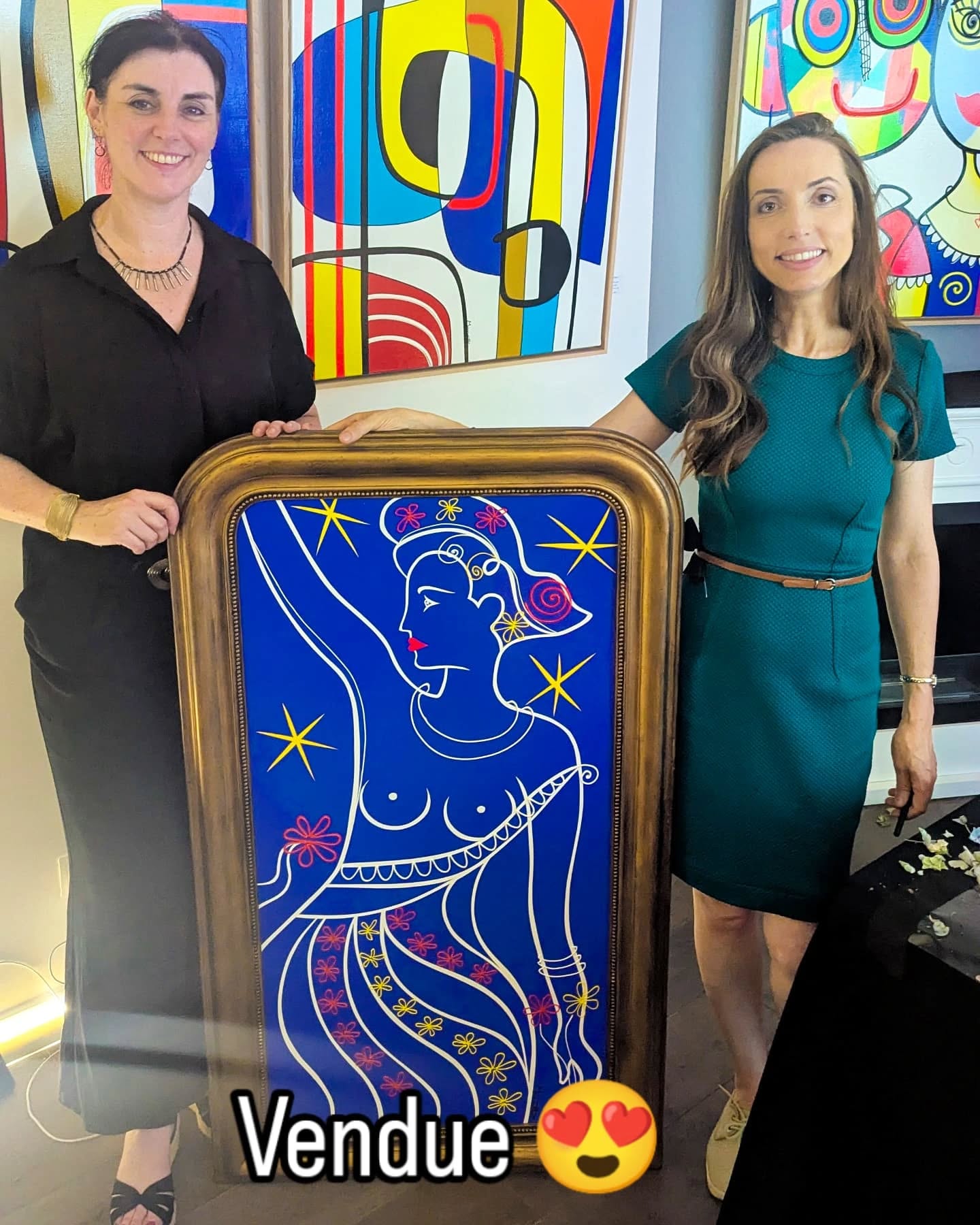 Un couple d'américains a adopté cette Marianne inspirée de "La liberté guidant le peuple" de Delacroix et rehaussée d'un authentique cadre ancien qui fût jadis un miroir et qui le demeure finalement en devenant un miroir de l'âme.
Merci à Agnès de la galerie @le33mai de permettre à l'art de traverser les continents et les cœurs 🫶
#marianne #laliberteguidantlepeuple
#quandlartetlhistoiresemelent