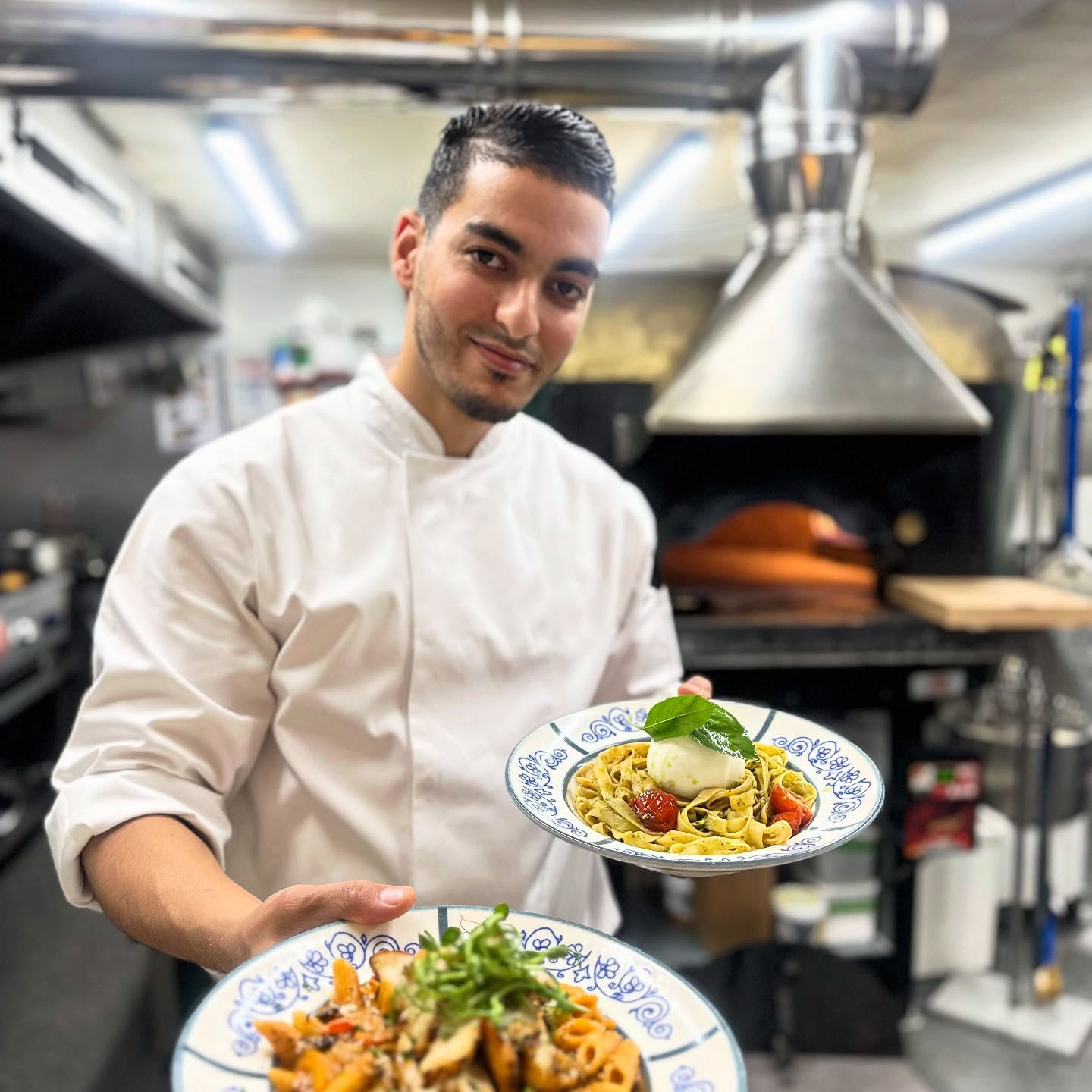 Chef Mouad serving up some fresh pasta dishes ๐๐
Pictured: Penne al Pollo & Fettucine Genovese ๐
#Bistro66Beeston