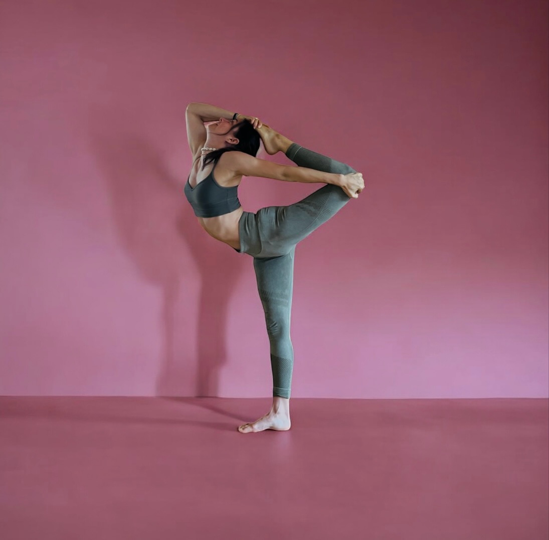 The shape is just the surface.
It may look strong and steady,
but within the same body lives softness and vulnerability.
To truly see yourself is to hold space for all of it.
Let yourself be strong, and tender, this is where beauty unfolds.
#yogaeveryday #yogaishealing #keepshining #keeppracticing #yogajourney