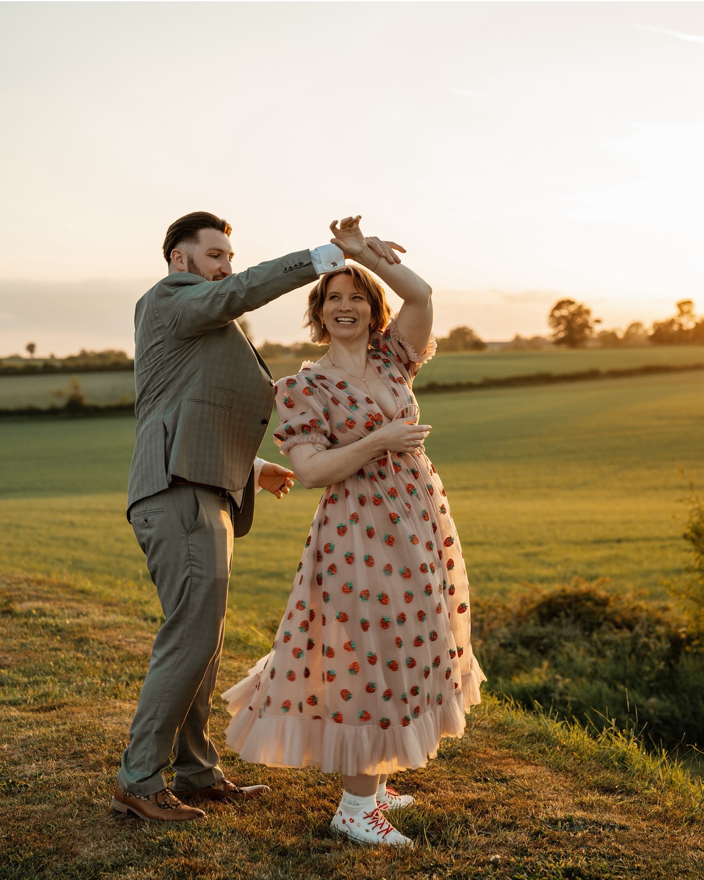 When your wedding party photos are wholesome AF. The sun sets golden. And you all have friendship bracelets (yes, even the grooms party) 🫶
The wedding celebration of Paige (she/her) & George (he/him) was a beautiful, feel-good day filled with best friends and playful moments on the grass ❤️🔥
SUPPLIERS
Photo: @rebelloveclub_
MUA: @msmoo_makeup
Celebrant: @helsbells_celebrant
Venue: @grangefieldsvenue
#lgbtqweddingphotographer #grangefieldswedding #weddinginspiration #ukweddingphotographer