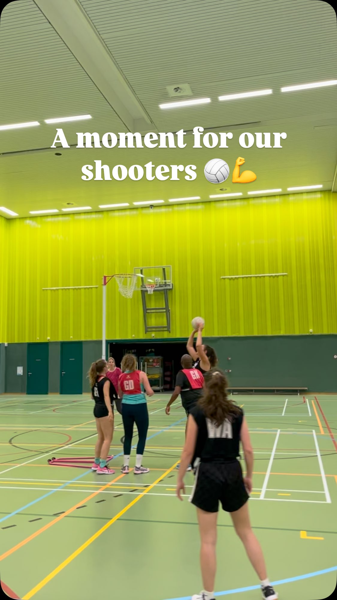 A fabulous competition in Round 9 of the super league last night! Shooters Iné and Nads were on fire 🔥 Congrats to our MVPs: Miya, Han G, Claudia, Blair, Nadz. And Fair play award winners: Emma, Steph, Fi and Georgie 🏆🙌#amsterdamnetball #netball