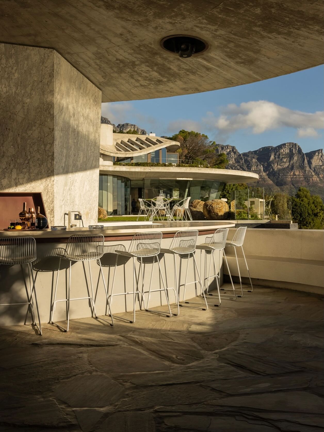 Your private base above the city. Discover Cape Town by day.Return to stillness by night.