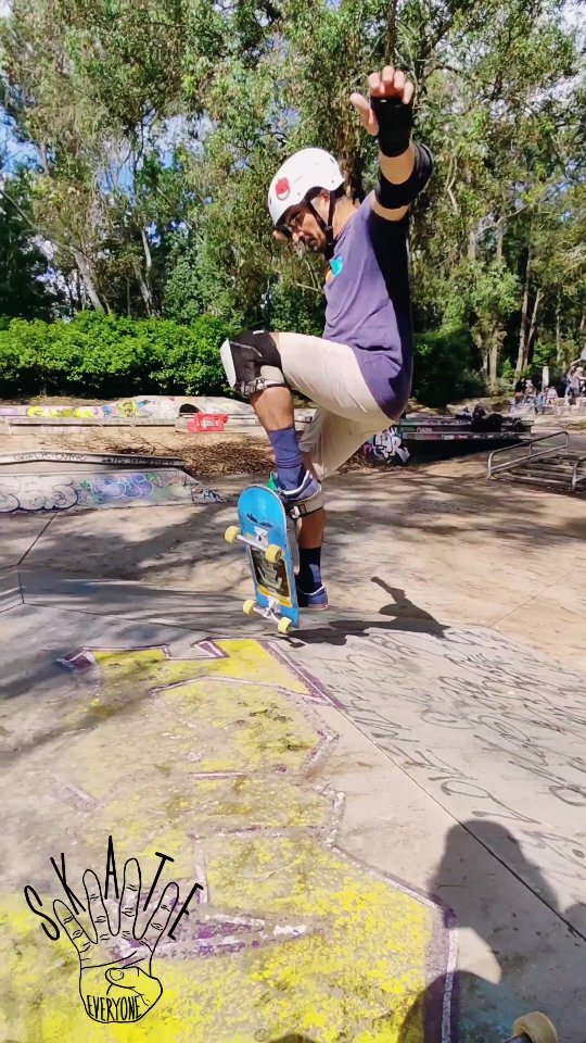 Aula de skate para o grupo master – evolução, técnica e diversão sobre quatro rodas!
.
.
.
#skateboard #class #aulas #skater #lisboa #cascais #oeiras #skateclass #evolução #master