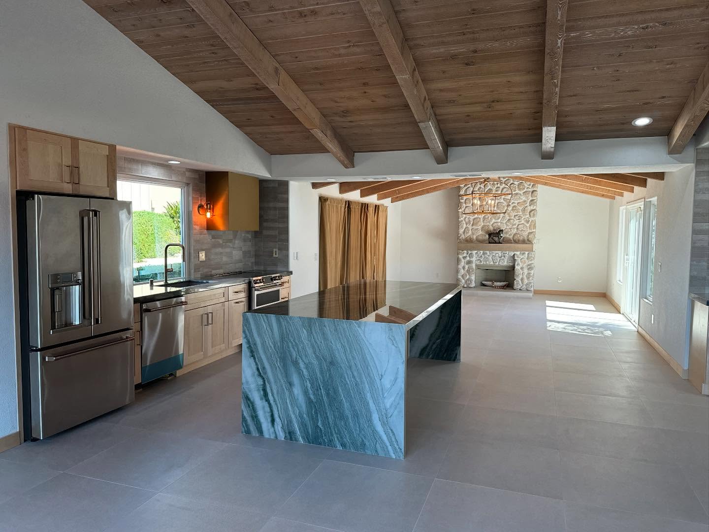 Making kitchen spaces with timeless elements is key. Contractor @calidreamconstruction Designer with grace @narkisshachter