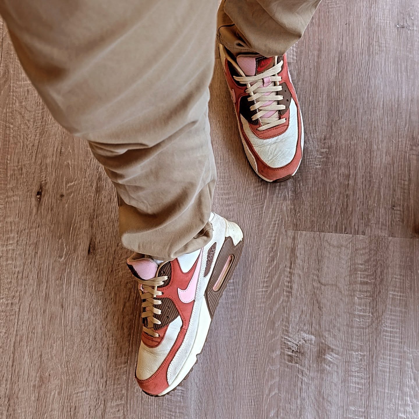 An all-time favourite in my collection... Nike Air Max 90 x Dave's Quality Meat. 🐷🔥
From the bacon-inspired colorway to the crazy comfort, they're built different. Premium quality.
@123dortiz 👏🏼