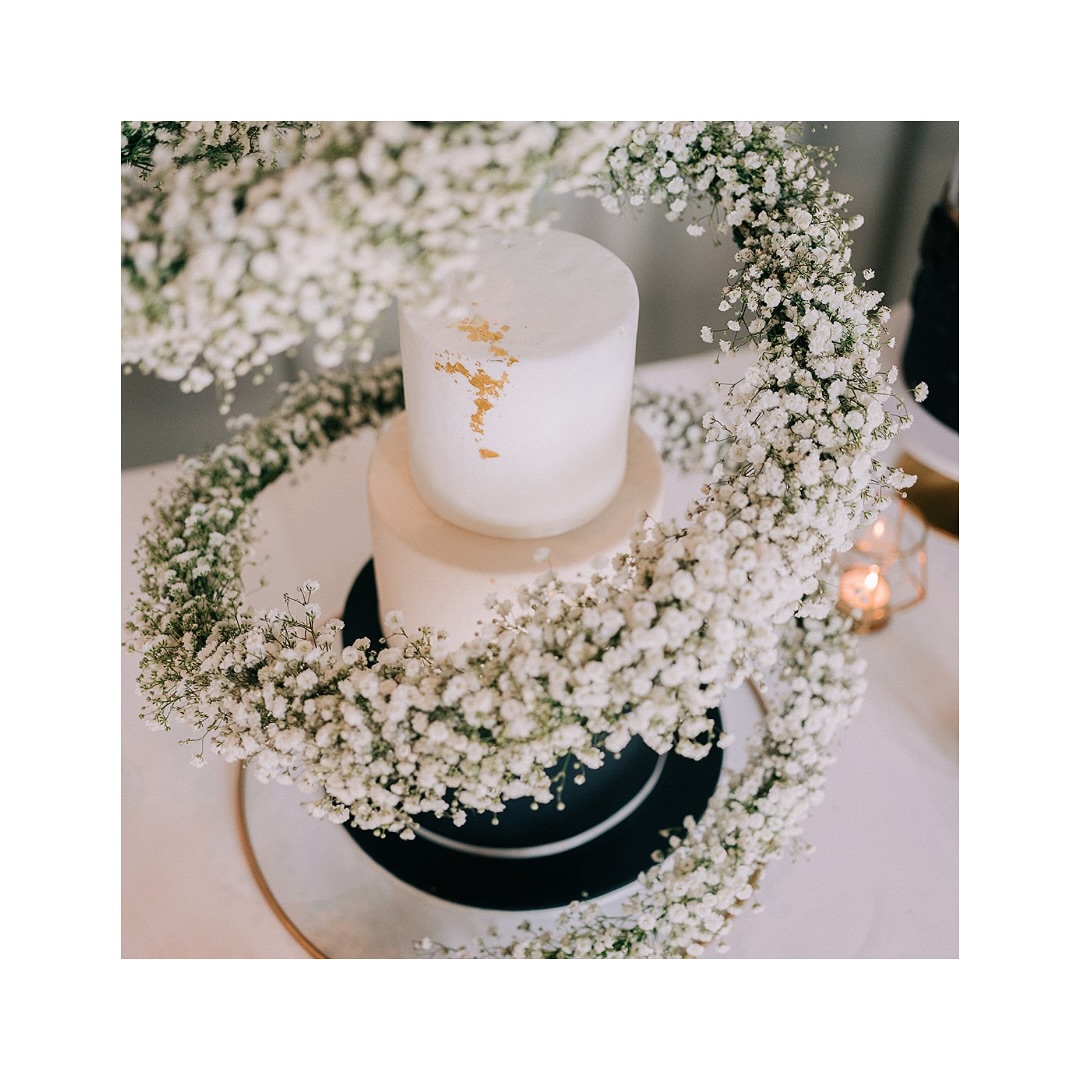 ✨ There’s something magical about this moment — when the florals are perfectly fluffed, the cake is in place, and the room holds its breath before the celebration begins. 🌸🍰
Every detail tells a love story, and today’s chapter was sweet, soft, and timeless.
From the sugar petals on the cake to the delicate garden roses on the table — beauty lives in the details.
Grateful to bring dream days like this to life 💍
#WeddingPlanner #ElegantWeddings #WeddingInspo #CakeAndFlorals #DreamWedding #eventstyling
Concept & Organisation: @planningbynicki
Location: @wshsgouda
Photographer: @wat.een.plaatje
Videographer: @lisalairafilms
Styling & Decoration: @2styleweddingsandevents
Flowers: @tasteofflowerswedding
Stationery: @lindenpracht
Bridal Dress and jewelery: @coversbridalcouture
Wedding Suit: @misurasartoria
Wedding Rings: @basicweddingrings
MuaH: @salonlxl
Barber: @korte_metten
BABS: @babs_benny
Wedding Cake: @enjoycakesnl
Modelcouple: Lisanne & Dylan