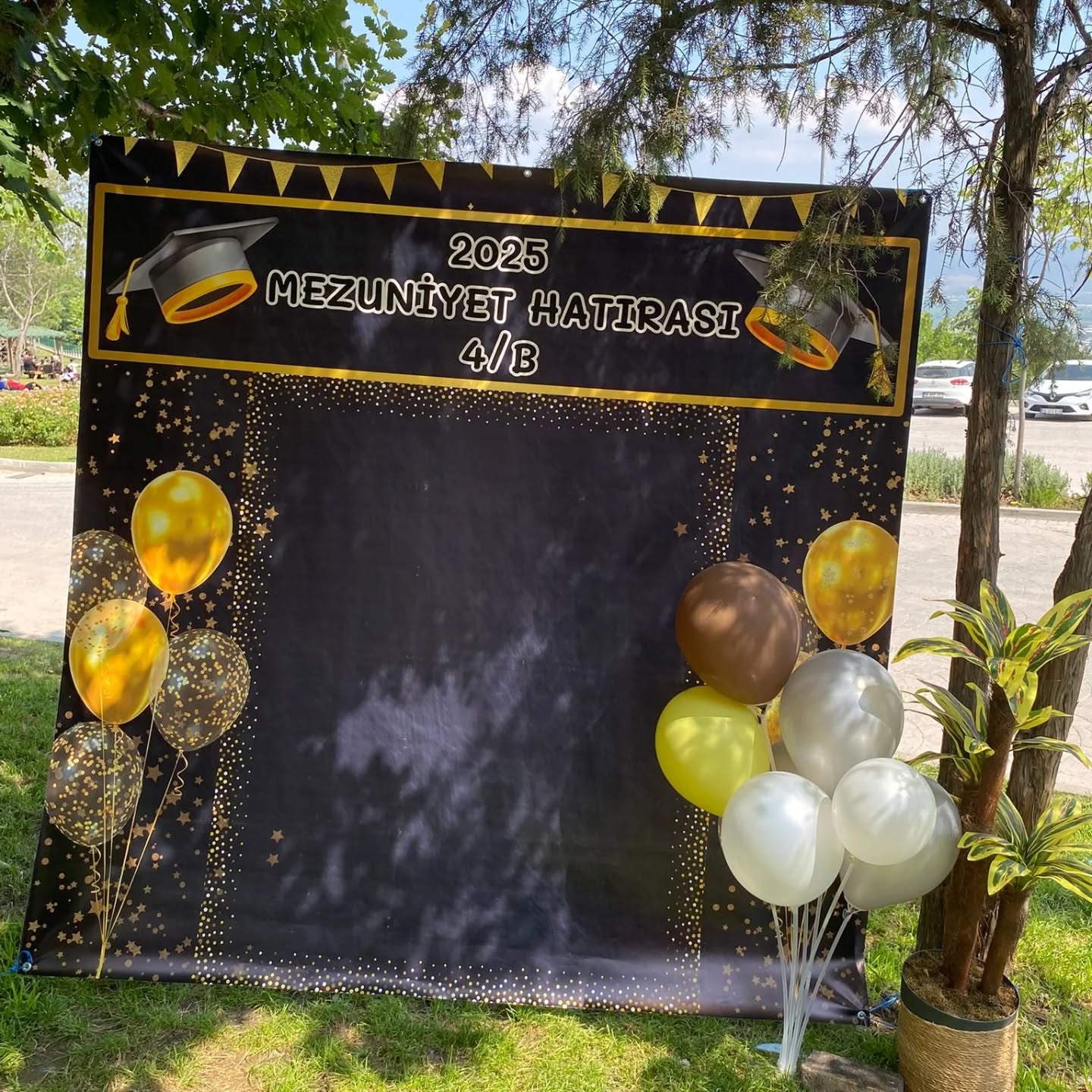 🎓 Sizden Gelenler
Her mezuniyet bir veda, her veda bir başlangıç…
Bu özel kareyle müşterimizin duygularına ortak olduk.
Hatıra panomuz, o anlara küçük bir dokunuş yapabildiyse ne mutlu bize.
Böyle anlamlı anılarda yer almak, yaptığımız işi daha da özel kılıyor. 💫
Güzel mesajlarınız için teşekkür ederiz!
#sizdengelenler #mezuniyethatırası #mezuniyetpanosu #anıpanosu #okulhatırası #kişiyeözeltasarım #duyguluanlar #vedagünü #mezuniyet2025 #HatıraPanosu