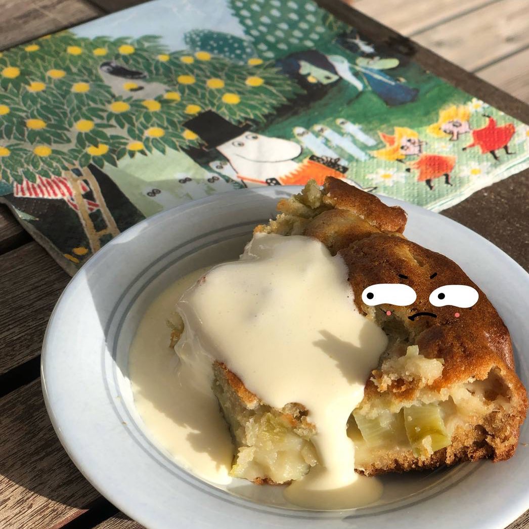 Some Midsummer moments: rhubarb pie, a crazy and cute flower vase given by mom, and an art piece made by my oldest son Leo.
At sunset, I traditionally went biking and returned just before the sun rose.
When I started to feel cold, I made some tea on one of the lakes I passed by.
I sat at the edge of a berth, watching bats hunting insects around me and listening to the songs sung by people on the opposite shore.
The cloud in the sky and its reflection in the water looked like two hands—blessing and protecting the magic and peace of the Finnish white night.
And Mäntsälä Church looked quite gothic with a crescent moon beside it.
The most awaited night of the year for me…✨🌙☀️
#Mantsala #juhannus #cycling