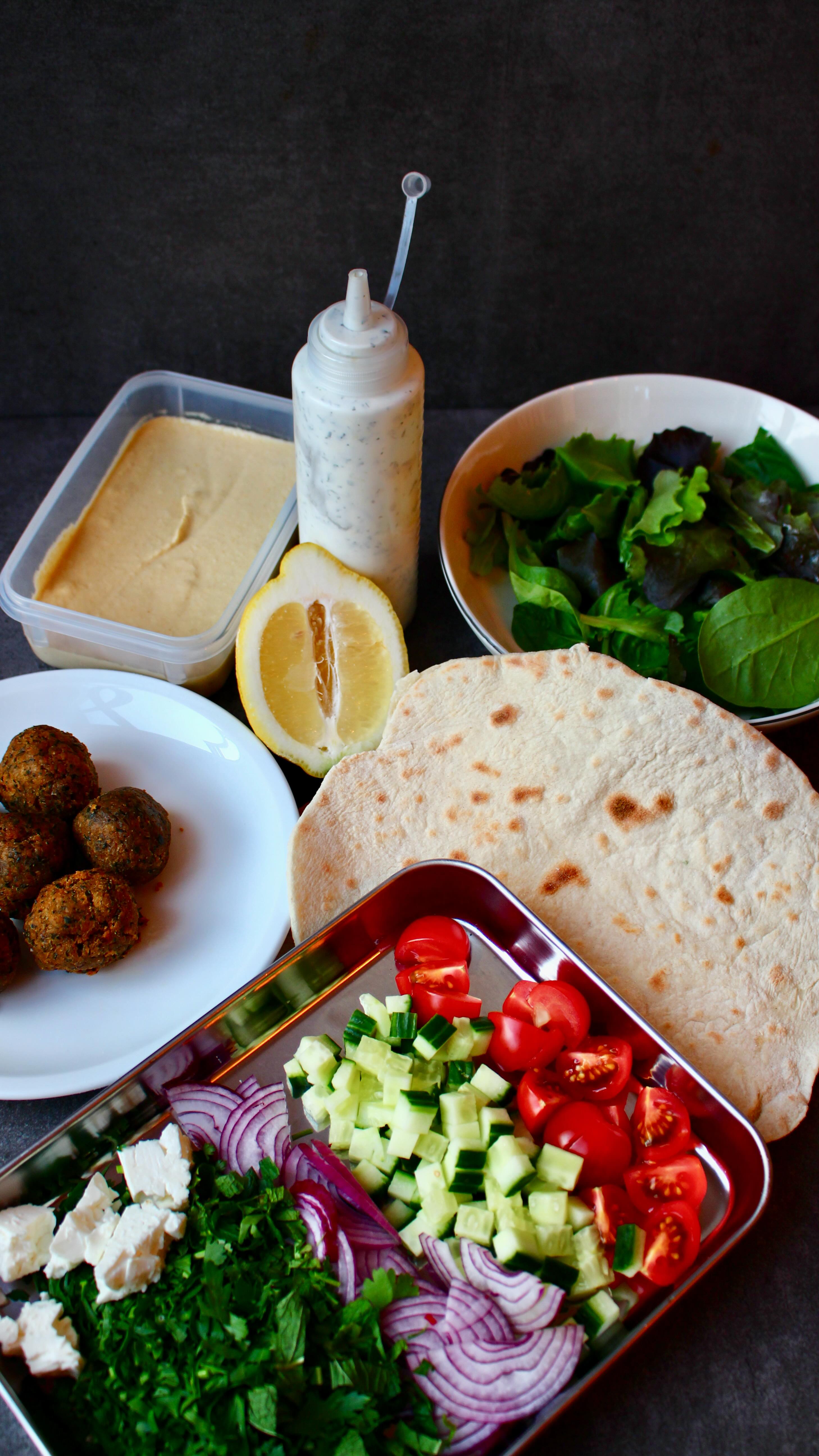Oriental Streetfood Hit: Homemade Falafel in warm Pita with fresh Salad & creamy Hummus 🥙🥗✨
Wrap it, bite it, love it – plant-based flavor explosion included! 💥🌿
#veganblogger #veganfit #veganinspiration #vegandiet #vegan #falafel #veganfood #veganpower #veganlove #veganrecipe #veganlunch #veganworld #veganstyle #plantbasedvegan #veganfoodblogger #govegan🌱 #veganfoodideas #veganlover #foodforflexitarians #flexitarian #flexitariandiet #cheakpeas #hummus #hummuslover #freshsalad #pitabread #orientalfood #spicyfood #streetfood