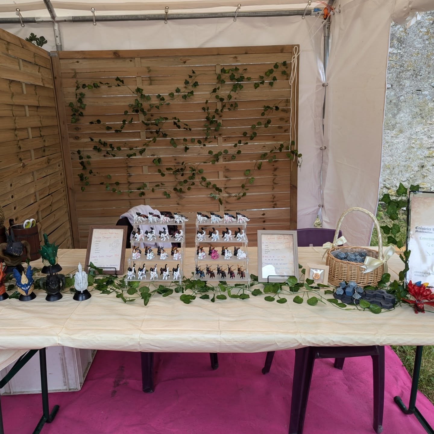 ✨H-1 avant le début du festival ✨
Et voilà, c'est enfin prêt ! J'espère que la décoration est au goût de tous pour notre première édition !
On vous attend avec impatience !
#geekfaeries #festival #3dmodel #3d #expo #dragon #fantasy #medfan #jdr #paint #painting #3dprint