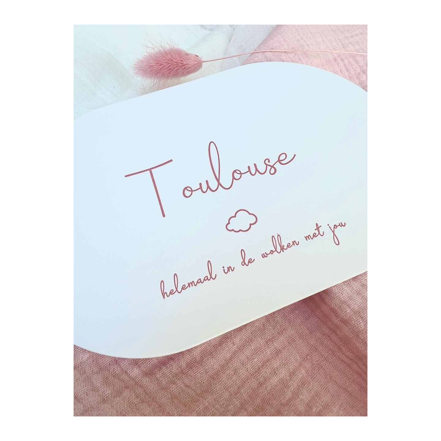 Welkom Toulouse ☁️
Helemaal in de wolken met jou 🩷
.
.
#geboortekaart #geboortekaartje #geboortekaartmeisje #letterpress #letterpresskaartje #letterpressgeboortekaartje #diepdruk #minimalistischgeboortekaartje #drukwerk