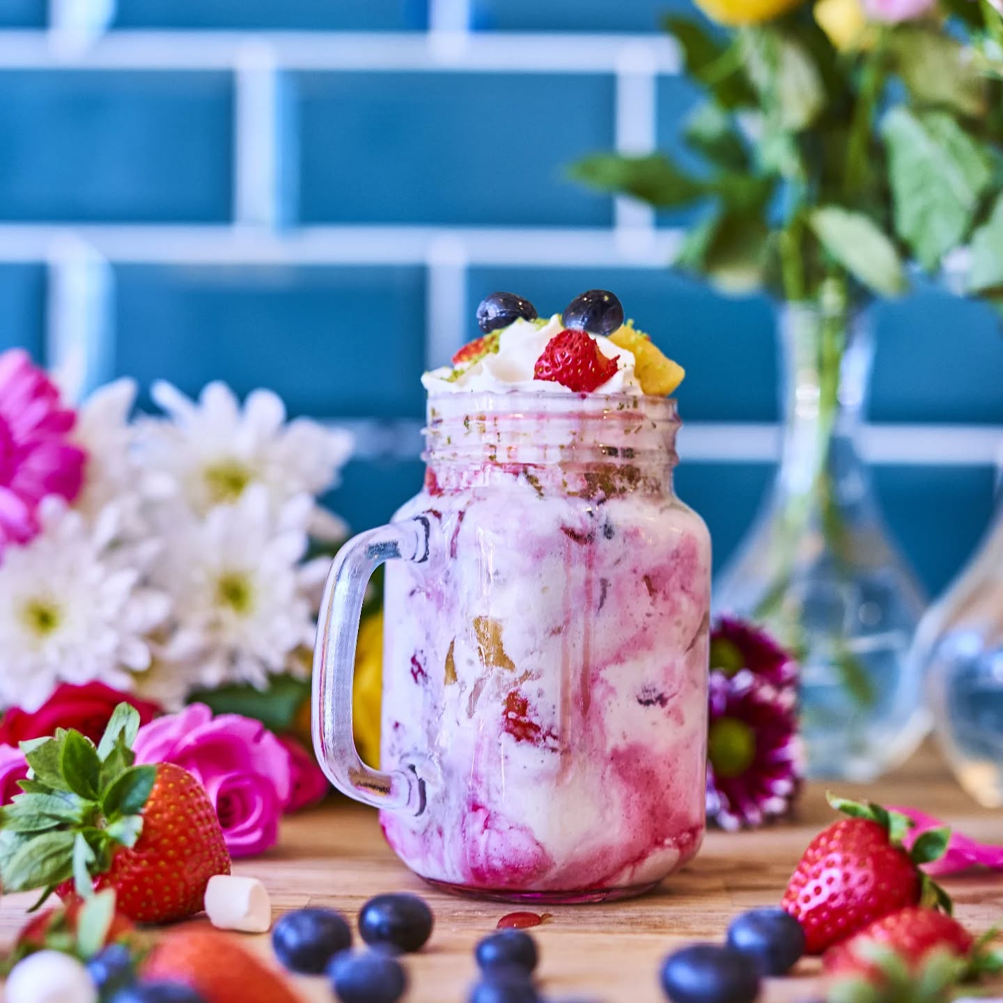 ☀️ It’s a HOT one this weekend… and we’ve got your cool-down covered! ❄️💦
Come chill with us — literally! Our aircon in Marlow is top tier, and our fridges are stocked with iced lattes, pistachio lattes, bubble teas, summer iced teas, and loads more refreshing sips and desserts🧋☕🍵
Whether you’re melting or just mildly glowing — we’ve got you 🧊😉
Pop in, take a seat… or grab one to go for a breezy walk by the river 🌿🚶♀️🚶♂️
#StayCool
#IcedLatteSeason
#BubbleTeaTime
#RiversideSips
#MarlowLife
#StrawberryGroveRefresh