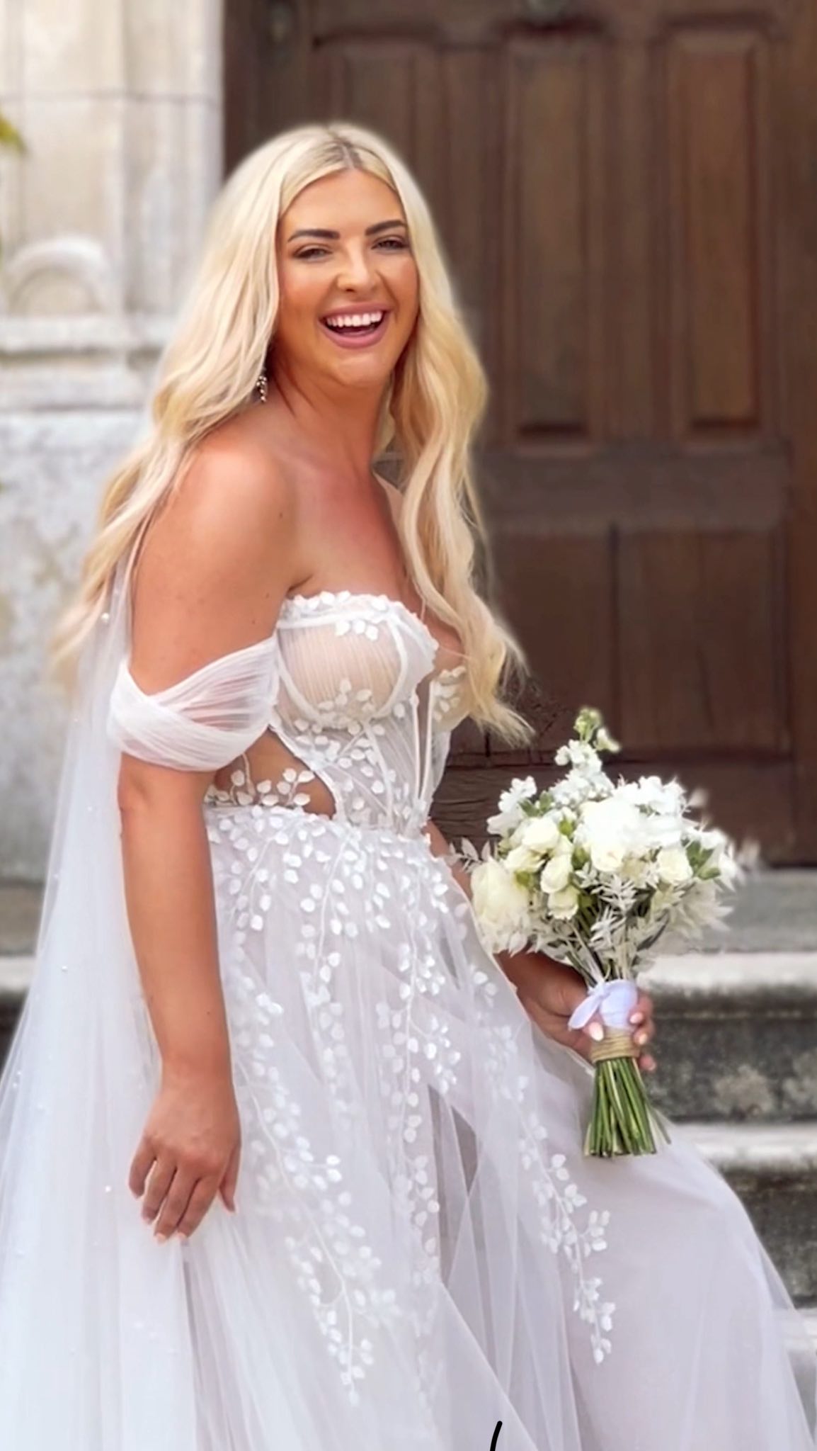 Feeling like a princess on your wedding day and loving every minute. What a glam wedding at this gorgeous venue.
Filming for Memories 💛
Second shooter @cjphotography_wedding
Venue @chateaudelacotedordogne.
Planner @katesweddings_france for @marrymeinfrance.
Entertainment from the amazing @singingwaitersfrance.
DJ the adorable @britishdjinfrance .
Content creator @iwedfilm
Dress @alongcameevebridal .
.
#weddingfilmfrance #weddingsouthwestfrance #chateauwedding #contentcreatorfrance #perfectlittlewedding #wedding contentcreatorfrance