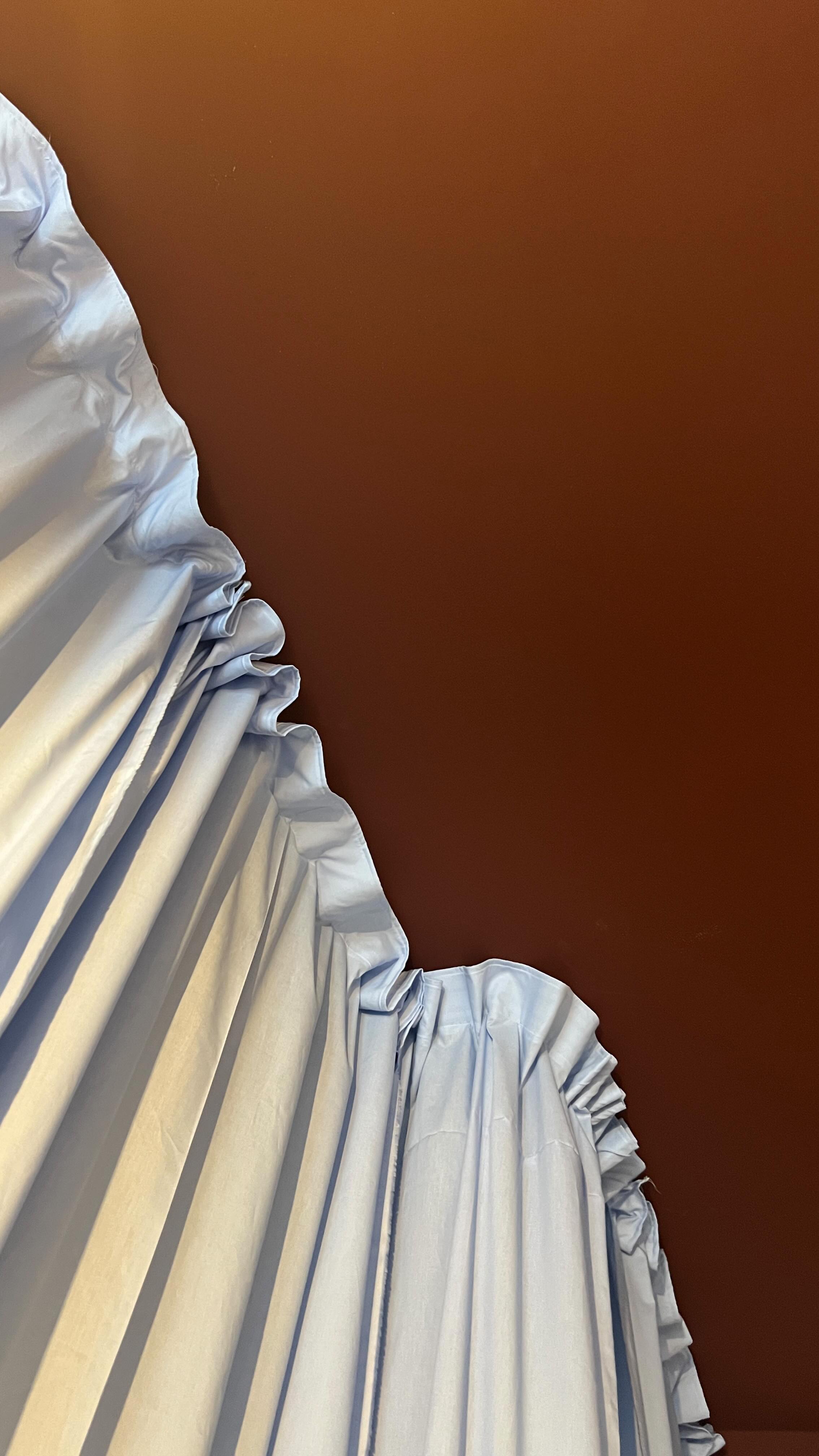 Part 02 of the bedroom makeover!!
I wanted to do this for years and finally did it: I painted my ceiling! I chose a dark red, it was a lot of effort but definitely worth it. The room feels super cosy and I should have done it years ago…
#berlininterior #interiordesign #beforeandafterhome #bedroomideas #bedroomtransformation #ceilingdecor #renovation