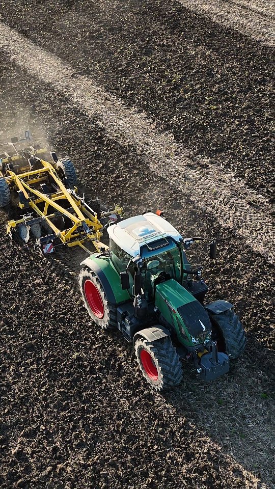 EFIX eSteer 20 MAX SteerReady automaattiohjauksella varustettu Fendt 724 & Bednar Actros RO3000! 🤩
#efixag #efix #agronav #automaattiohjaus #täsmäviljely #fendt #bednar