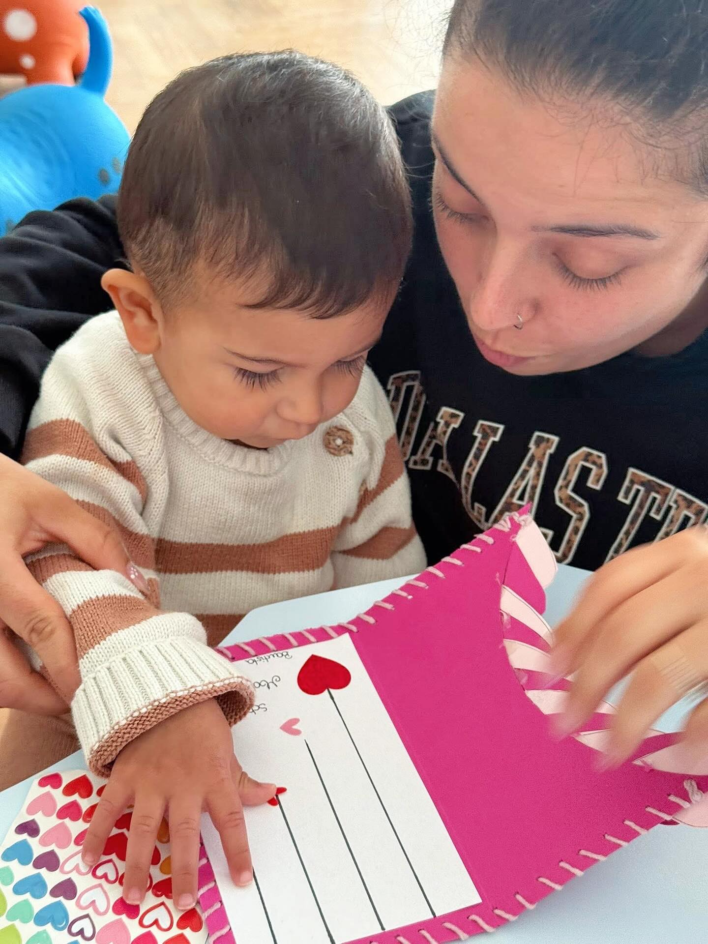 Alles guddes fir de Mammendag ❤️
Entre rires, peinture et petites mains appliquées, nos enfants ont préparé une douce surprise pleine d’amour pour la fête des mamans ❤️🥰
#royal #royalkids #royalkidsluxembourg #luxembourg #creche #crèche #crècheluxembourg #mammendag