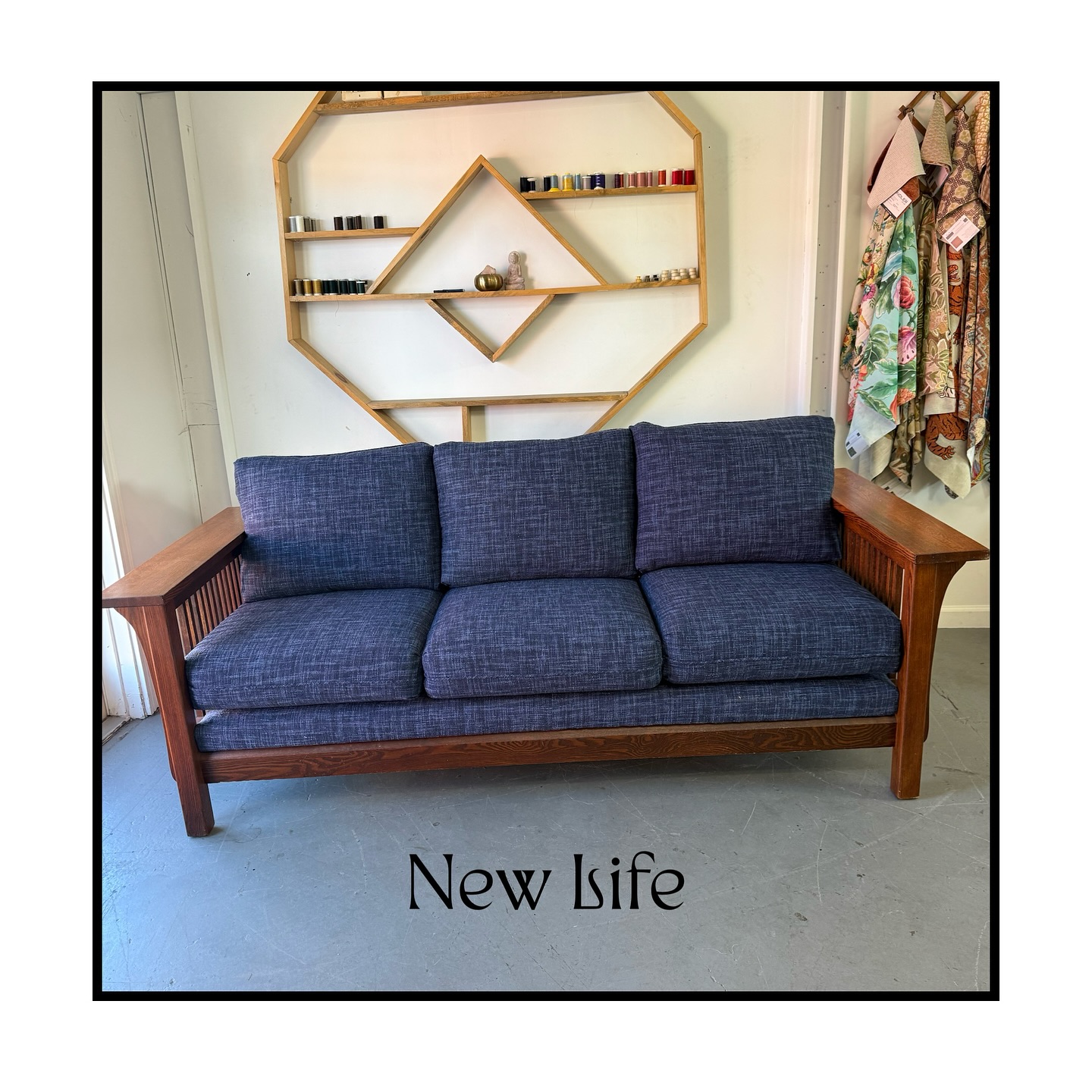 💙This sofa features two unique fabrics. We used an indoor/outdoor fabric on the back to ensure durability, given its placement in front of a large window. Our client prioritized longevity.
@pindlercorp - fabric
. #bluesofa #reupholstered #custom #bespoke #upholstery #workroom #sanfranciscobay #pindlerfabrics