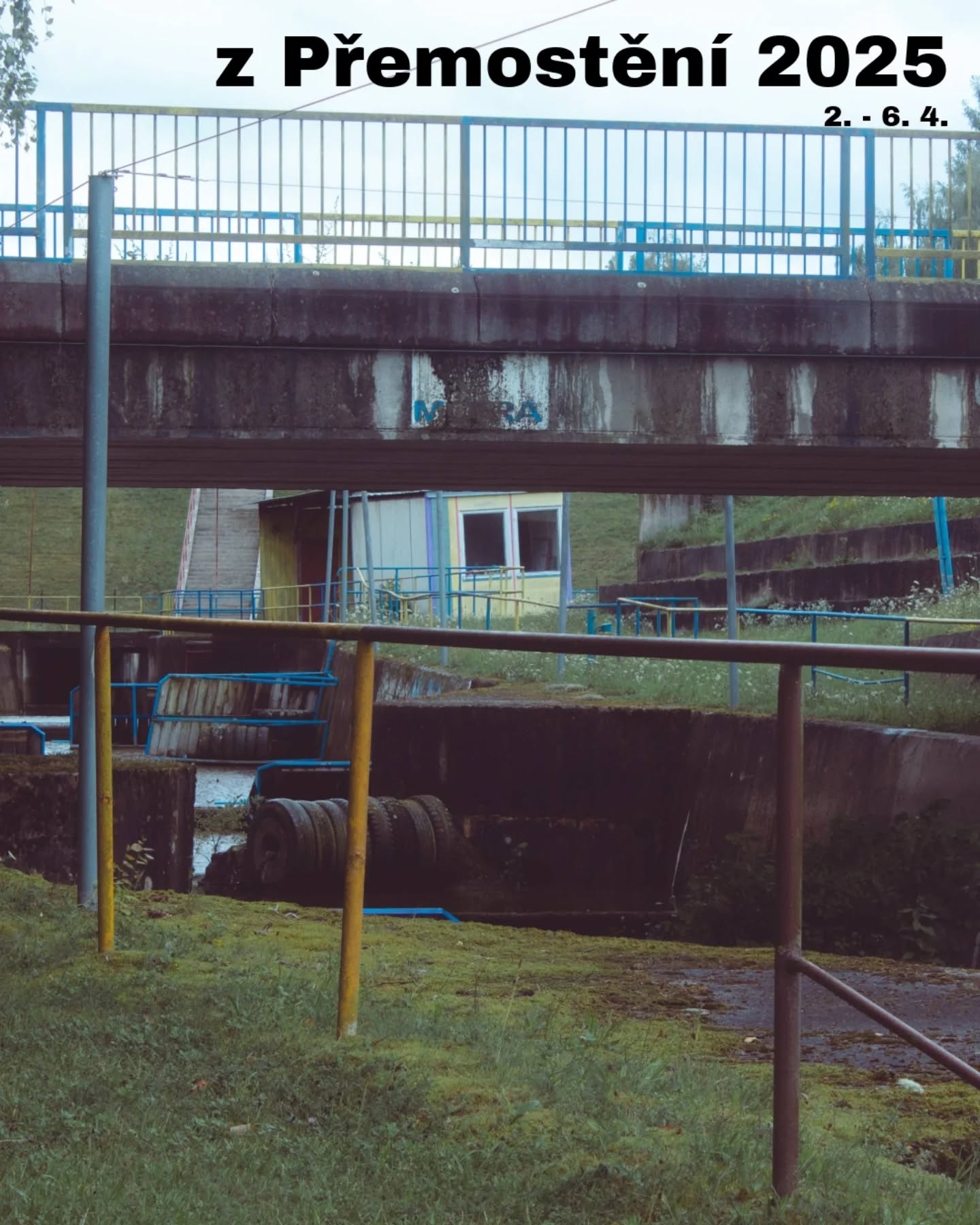 Několik fotografií z inscenací a příprav na Přemostění 2025.
foto: @ajarosicka, @premosteni.eu, @e.mila3