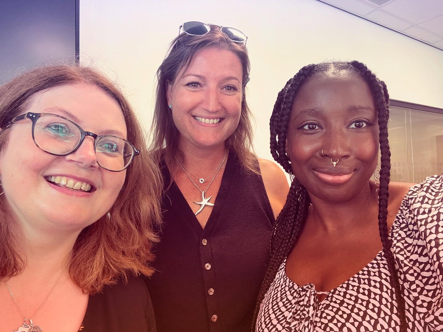 Memories of an eye-opening day yesterday at @dmuleicester co-presenting our research findings on barriers to participation in the arts for care-experienced young people. Shoutout to @adversecamberontour and Lincolnshire Virtual Schools for rounding off our team. Many thanks to @artsconnectwm @mightycreatives and @aceagrams for hosting the projects and the sharing ✨