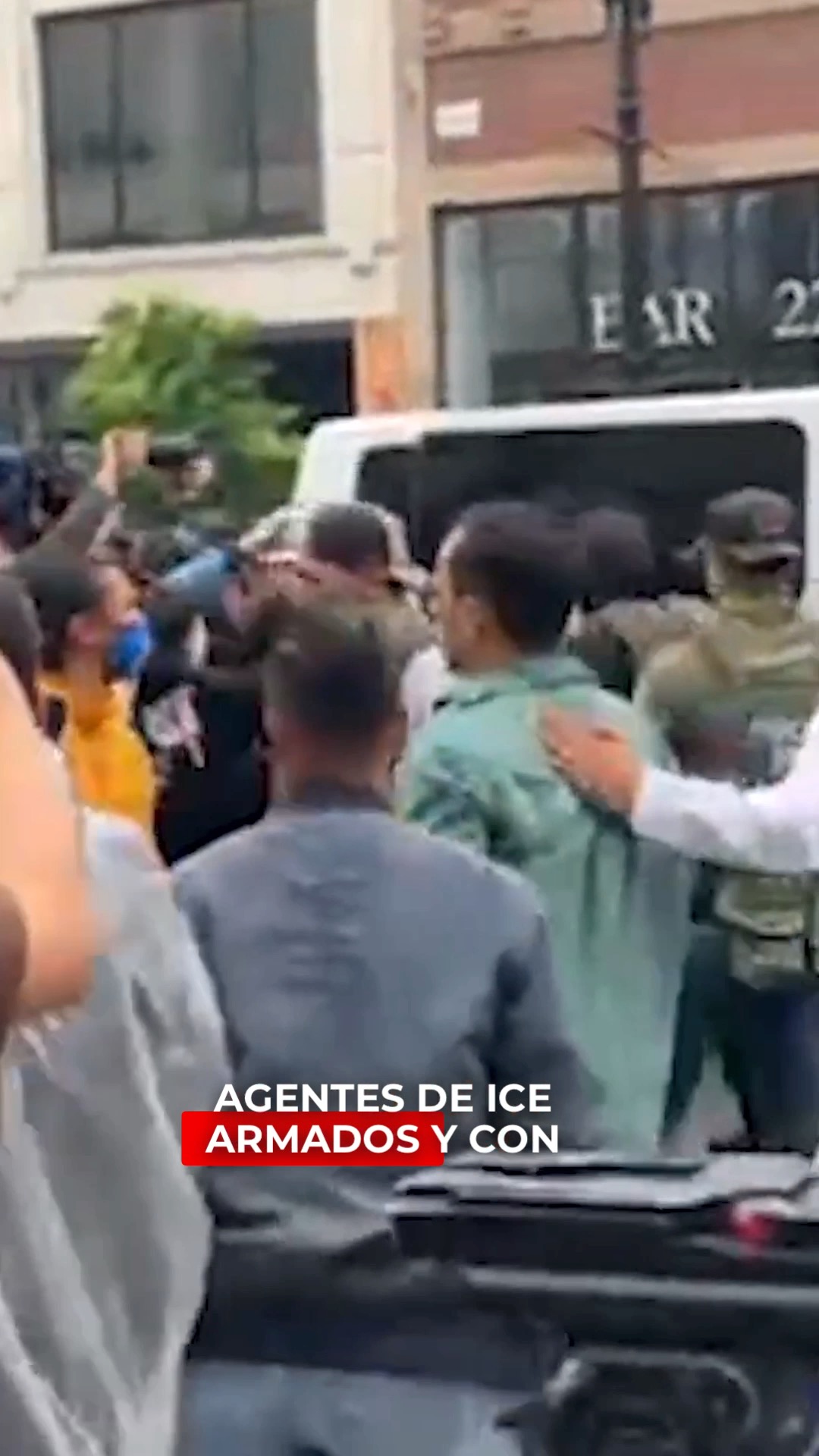 AVISO A LA COMUNIDAD: El pasado 03 de junio del 2025 en Chicago, personas recibieron mensajes de texto de parte de inmigración solicitando su asistencia para registros de rutina pero fueron ARRESTADOS a su llegada por agentes de ICE.
Estamos en momentos muy alarmantes y criticos, por favor busque ayuda legal de abogados con experiencia que puedan guiarlo y defenderlo.