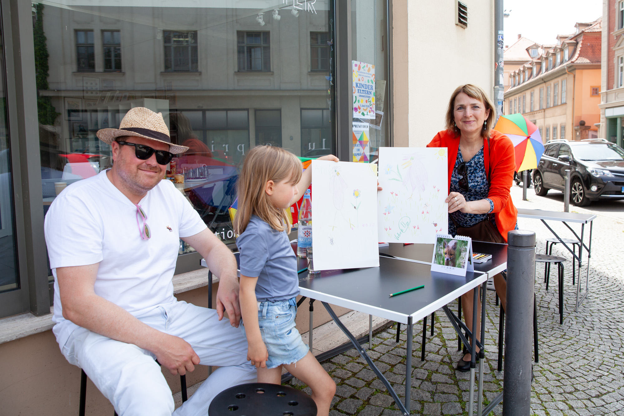 📷✨Impressionen vom Kindertag 2025
Gemeinsam mit der Künstlerin Valerie Oz @valerie_eoz haben wir mit den Kindern gemalt, gelacht und der Fantasie freien Lauf gelassen. Danke an alle kleinen und großen Besucher*innen für diesen wunderbaren Tag voller Kreativität und Freude! 💫🖌️
