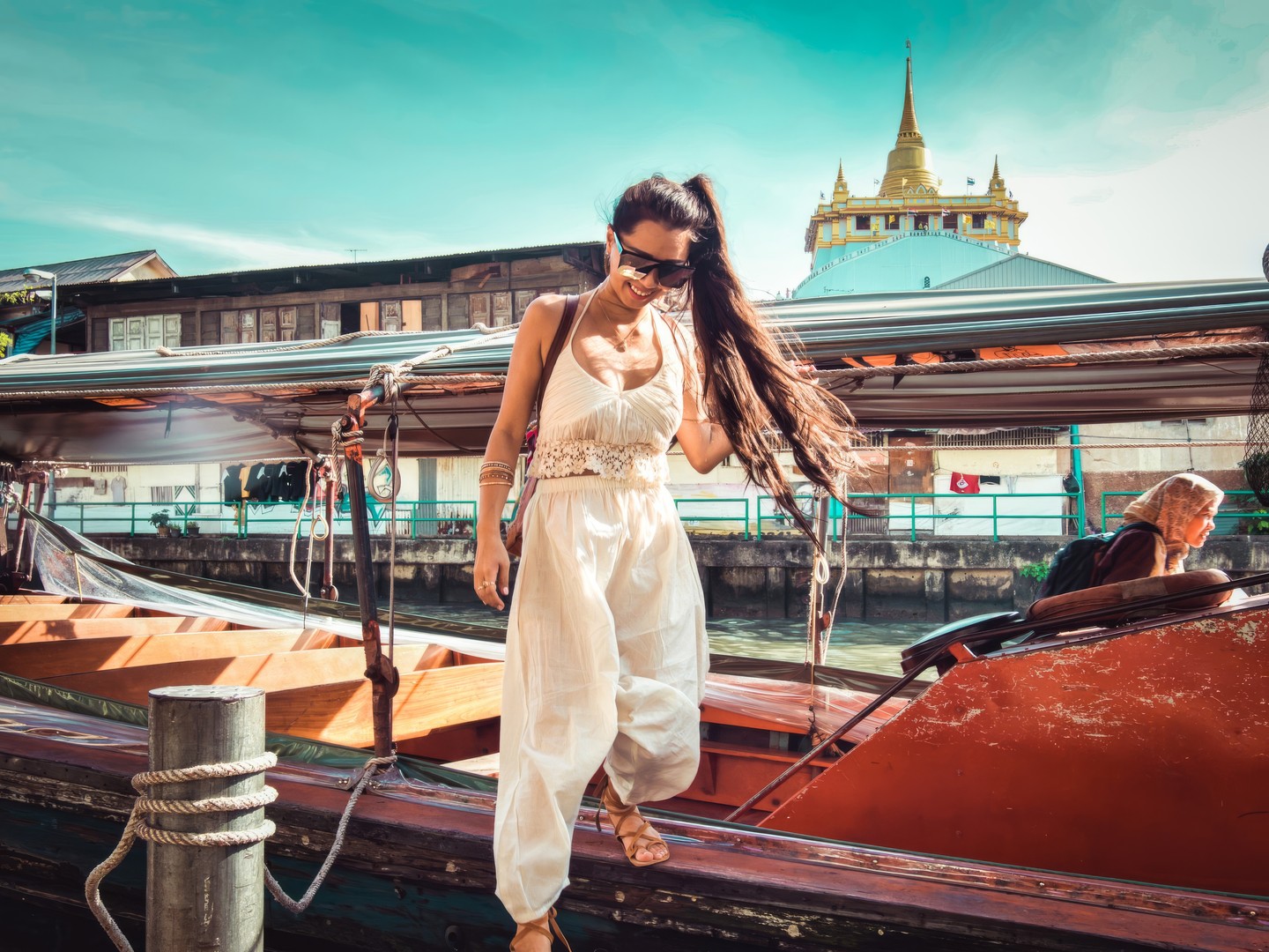 Embracing the Bangkok sun on our #PhotoWalk! ☀️ Yes, it can be warm, but we meticulously plan our routes and pace to minimize the heat, ensuring you stay comfortable and hydrated while discovering stunning #HiddenGems.
Look at that golden temple glow! ✨
#walktalkphoto #Bangkok #Thailand #PhotographyTour #PhotoWalk #AuthenticBangkok #UrbanExploration #StreetPhotography #DiscoverThailand #TravelPhotography #BangkokWeather #TravelComfort #StayCool #SmartTravel #GoldenMount #CanalViews #TravelTips #ExploreComfortably #HotWeatherTravel #BangkokAdventures