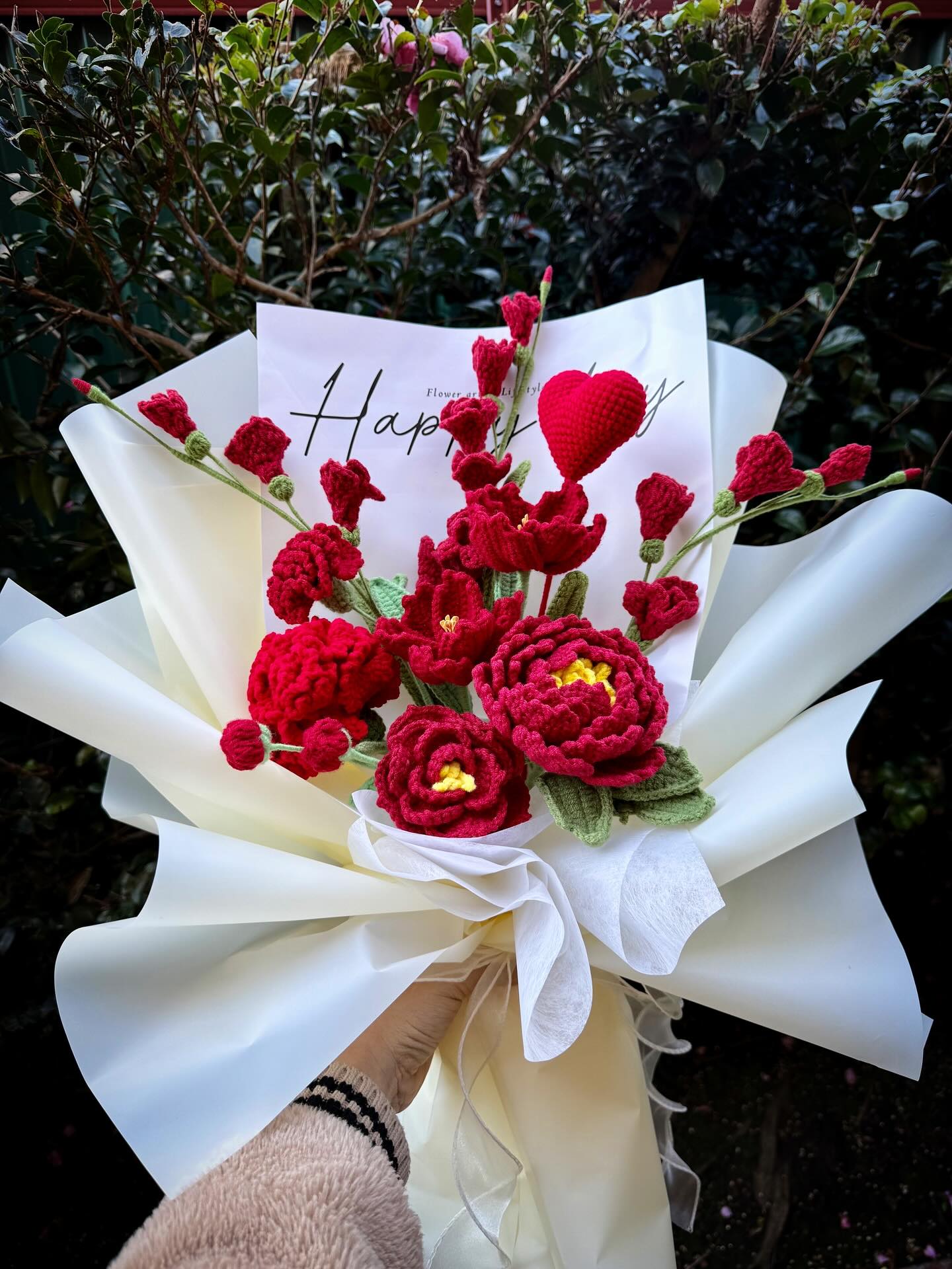 sweeter than honey 🥰🥰
#giftideas #flowers #crochet #birthday #love #women