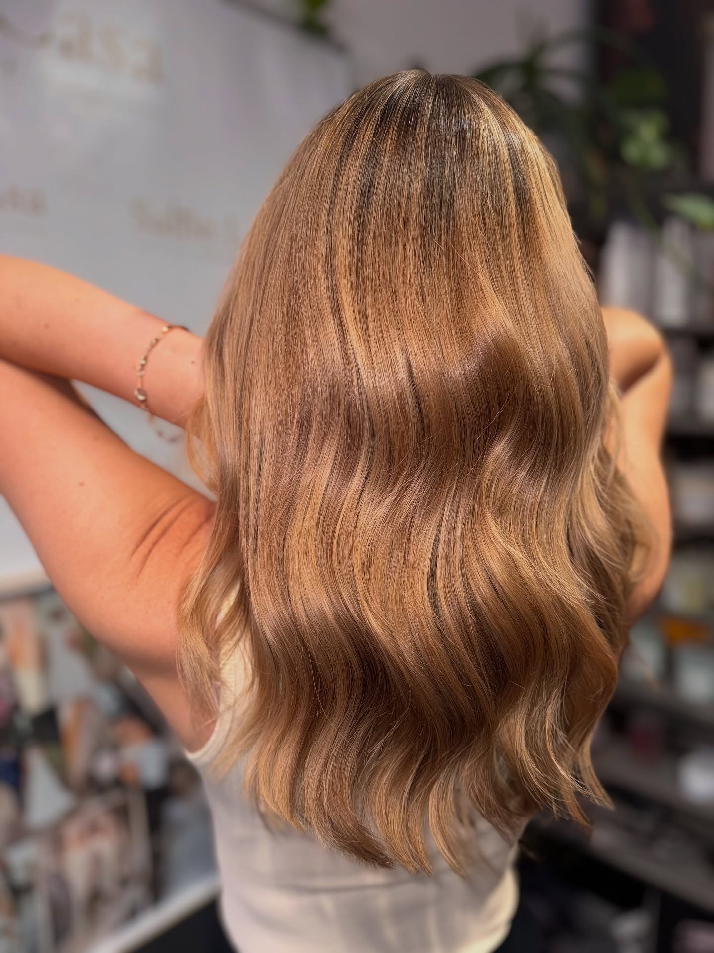 Fresh up 🙌🏼 wir wünschen euch eine tolle Woche ☀️🤍
#hairstyles #balayage #highlights #blonde #brown #lowlights #freshhair