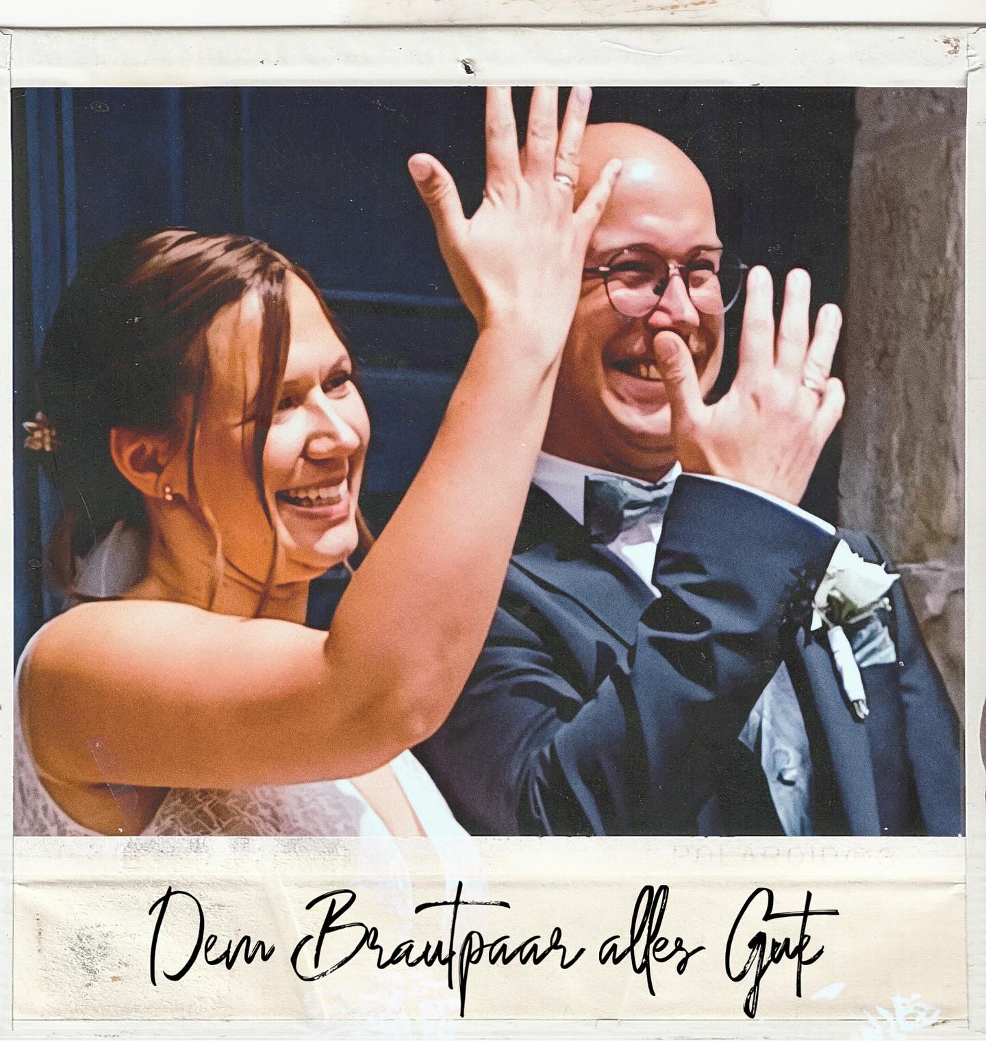 letztes Wochenende haben wir Frau Hoth verabschiedet. Als adäquater Ersatz haben wir jetzt Frau Lüdemann im Team. 😉
Liebe Belinda, wir gratulieren ganz herzlich zur Hochzeit.
#justmarrıed