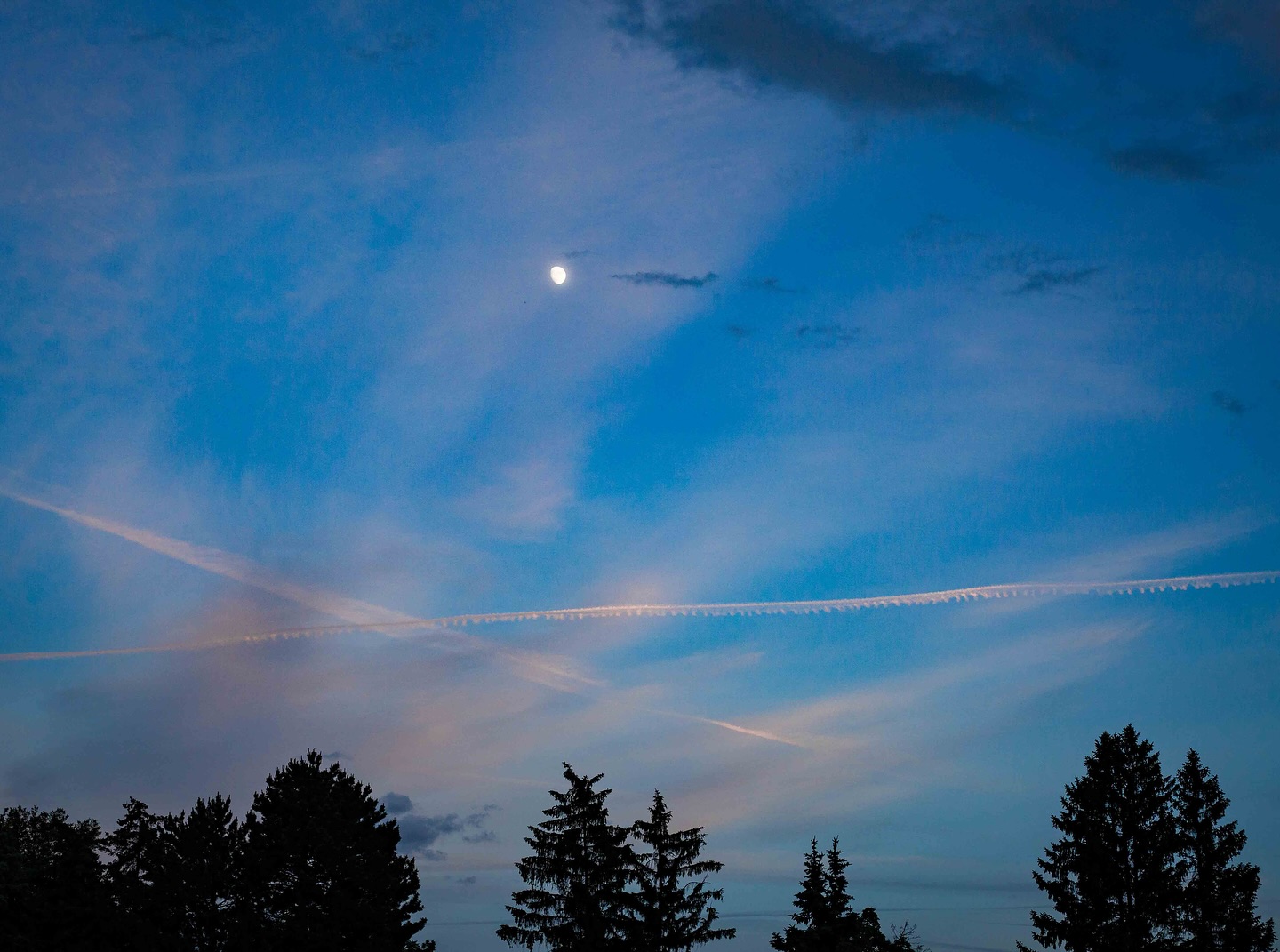 9 pm 🙌
#kelowna #okanagan #moon