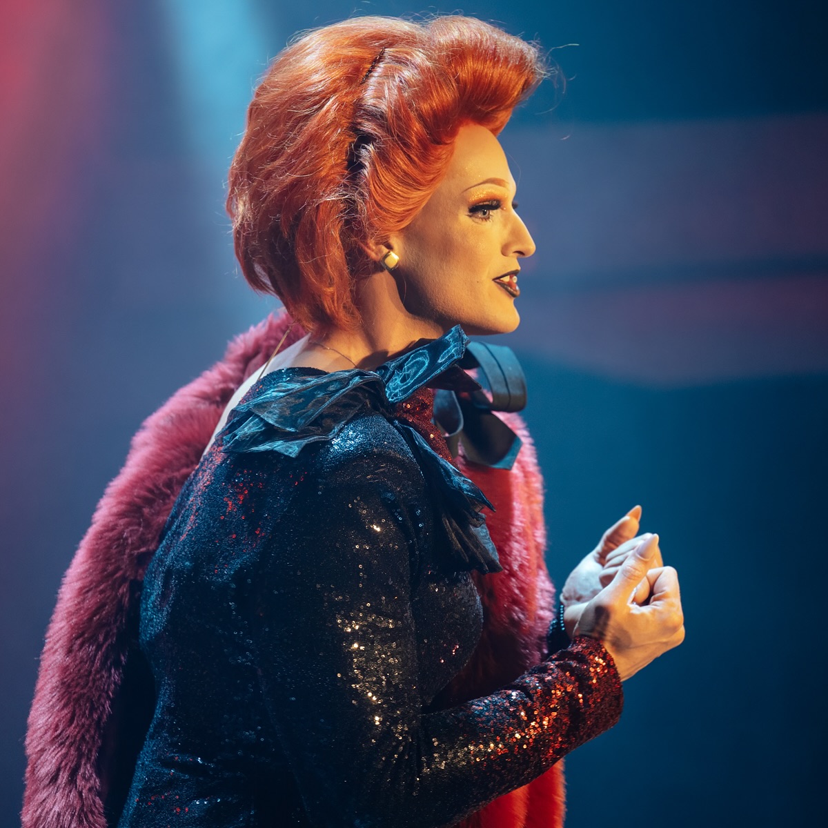 🖤
„I do not explain. I appear.“ - Elaine Stich
Theatrics without the noise - just velvet, venom and voice.
You don’t have to understand me, darling. You just have to watch.
#DragQueenStyle #OnStageMagic #GlamourAndShade #QueerVoices #ElaineStichWisdom #BaselDragScene #OdetteDoesItBest
Pic by @steve_w_grams