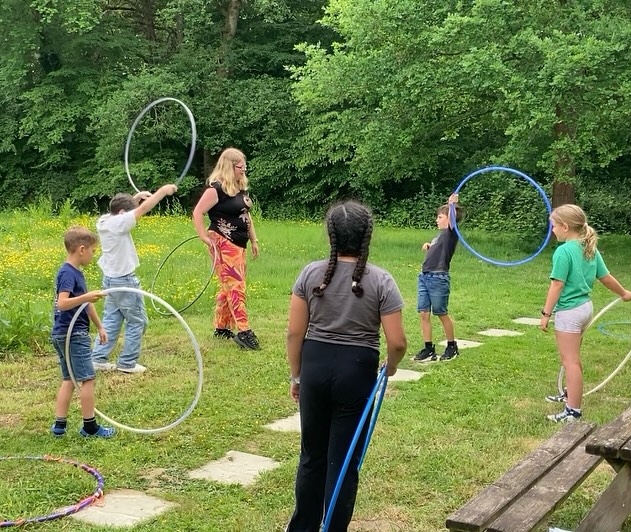 Moments captured in an afternoon lesson in circus skills, and a more traditional lesson in maths!
Both equally valuable, both equally creative, both equally fun 🤩