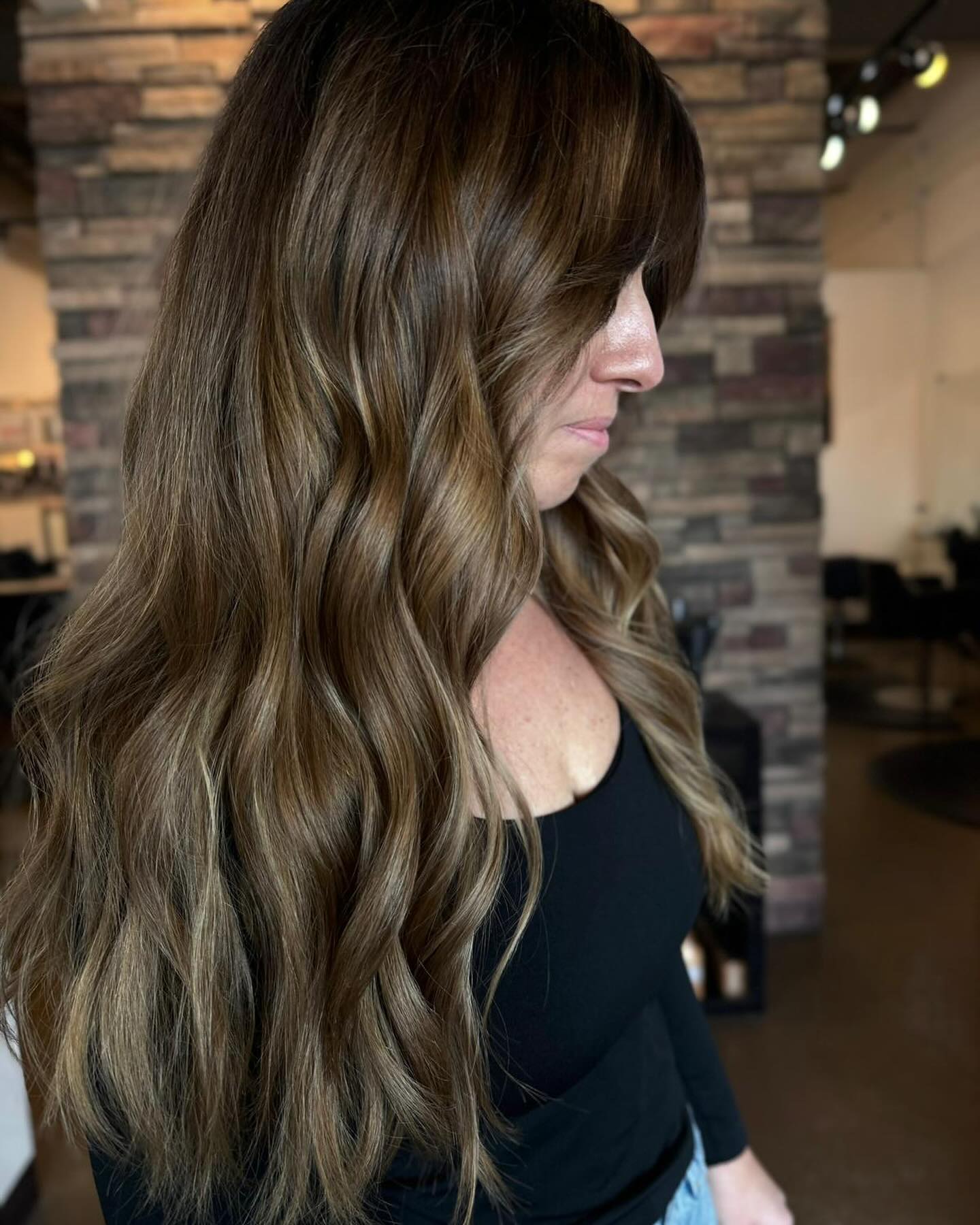 Golden hour glow meets lived-in luxury ✨ This dimensional brunette is all about soft blends, bright pops, and effortless movement. Your summer hair upgrade? It’s right here. 💫
Cut + color: @paintedbymal
#BlondeGoals #DimensionalBlonde #HairInspo #LivedInColor #SalonGlowUp #MinneapolisStylist #SummerHairVibes