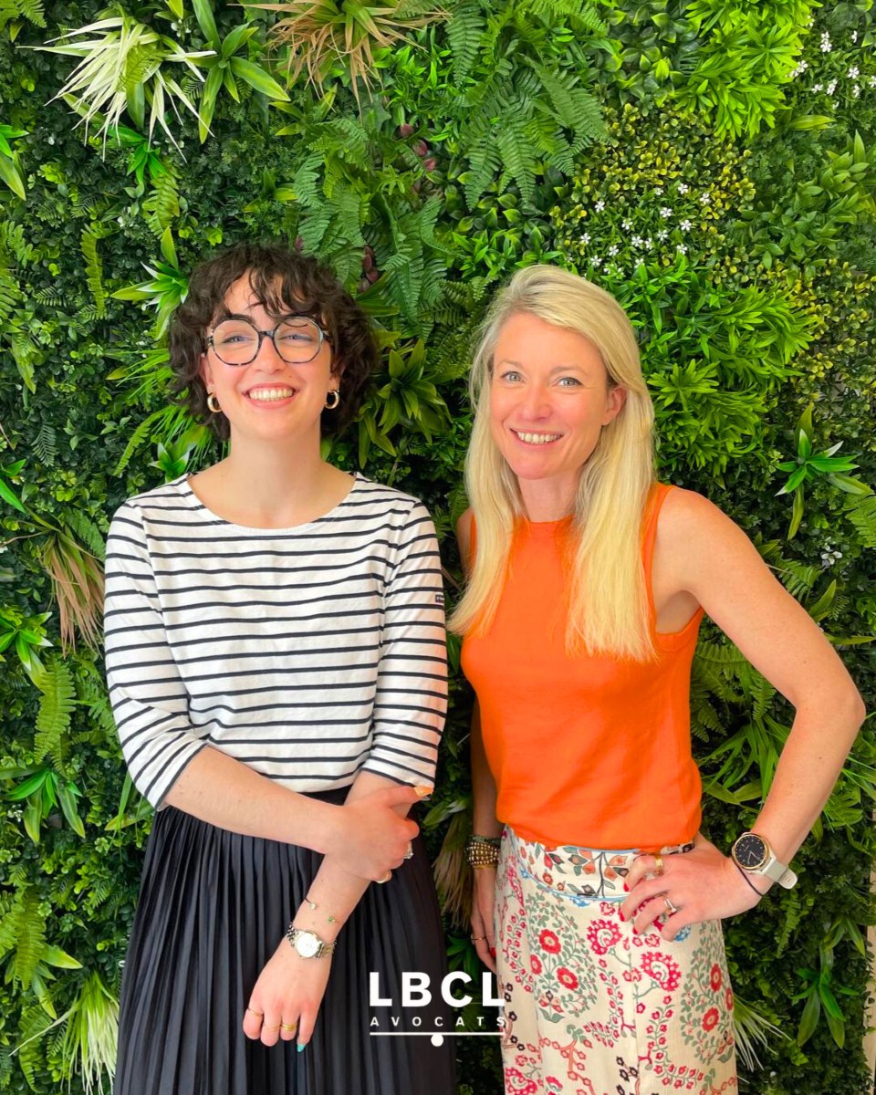 ๐๐๐๐ ๐๐ฏ๐จ๐๐๐ญ๐ฌ ๐ซ๐๐ฃ๐จ๐ข๐ง๐ญ ๐ฅ๐ ๐๐ก๐๐ฆ๐๐ซ๐ ๐๐ ๐๐จ๐ฆ๐ฆ๐๐ซ๐๐ ๐๐ซ๐๐ง๐๐จ-๐๐ฆ๐ฬ๐ซ๐ข๐๐๐ข๐ง๐ ๐๐ ๐
๐ฅ๐จ๐ซ๐ข๐๐ ! ๐ซ๐ท๐บ๐ธ
Caroline et Constance sont fiรจres dโannoncer que le cabinet est ๐๐ฬ๐ฌ๐จ๐ซ๐ฆ๐๐ข๐ฌ ๐ฆ๐๐ฆ๐๐ซ๐ ๐๐ ๐ฅ๐ ๐
๐๐๐ ๐
๐ฅ๐จ๐ซ๐ข๐๐, un acteur clรฉ depuis 1983 pour les relations รฉconomiques entre la France et les รtats-Unis.
La FACC, cโest une communautรฉ de plus de 400 entreprises qui ลuvre ร :
1๏ธโฃ Promouvoir les รฉchanges commerciaux et financiers franco-amรฉricains
2๏ธโฃ Accompagner les entreprises franรงaises qui sโimplantent en Floride
3๏ธโฃ Faciliter le networking et le dรฉveloppement dโaffaires bilatรฉrales
Cette adhรฉsion ๐ซ๐๐ง๐๐จ๐ซ๐๐ ๐ง๐จ๐ญ๐ซ๐ ๐๐ง๐ ๐๐ ๐๐ฆ๐๐ง๐ญ ๐ฬ ๐๐๐๐จ๐ฆ๐ฉ๐๐ ๐ง๐๐ซ ๐ง๐จ๐ฌ ๐๐ฅ๐ข๐๐ง๐ญ๐ฌ, notamment les entrepreneurs et dirigeants dans leurs projets internationaux, en leur apportant un rรฉseau stratรฉgique et des conseils toujours plus adaptรฉs.
#LBCLAvocats #FACCFlorida #succession #patrimoine #mariage #FrancoAmรฉricaines #Rรฉseau #Businessdevelopment #Business #FranceFloride #USA #France #International #FACC #Commerce #Floride #Work #Engagement #Droit #Avocat