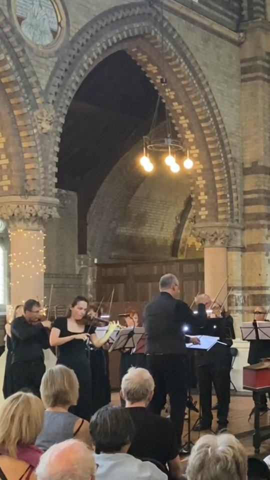 About last night...
🇮🇹 Italian music
😍 Lovely people
☀️ 100'C 😆
🎵 La Folia by Geminiani
How was your weekend guys? ☺️