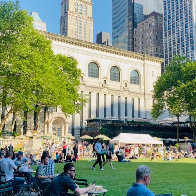 There’s a reason why Bryant Park is every New Yorker’s happy place! 🌆 Whether it’s lunch breaks on the lawn, summer movie nights, or winter skating under the twinkly lights—this spot has it all. 💚
Who else loves chilling here? 🍃 #BryantPark #NYCLove #CityLife
📸: Drop your favorite Bryant Park moment below! ⬇️