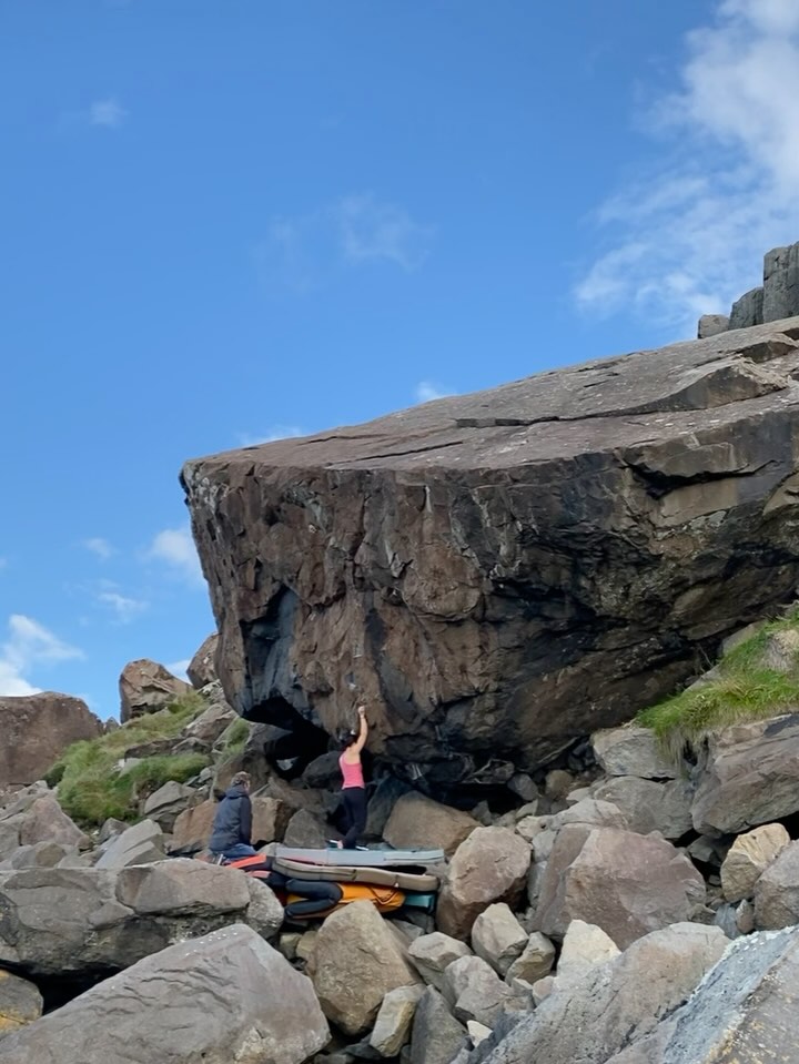 Summer is here!
Nothing like climbing by the coast on a cool summers evening! Veronica Lee on the first ascent of the super highball Incandescense 7A.
#BoulderingLife #ClimbingCommunity #RockClimbing #ClimbingAddict #BoulderProject #ClimbingDaily