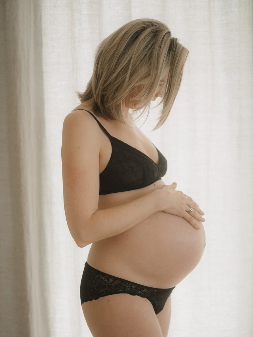 “Looking at the photos puts me in a really positive mindset…” These were K.’s words a few days after her maternity photoshoot in Barcelona.
💫 When K. reached out, she was in the third trimester of her third pregnancy.
“I’ve never done anything like this before,” she wrote. “But figured since it’s the last time, it would be nice to get some proper photos taken.”
We planned a double session:
🌊 A morning family session at the beach, wind in our hair, kids running wild — just them, being them.
🏡 Then, a boudoir photoshoot at home, just the two of us. A space for her to reconnect with her body, her breath, her story.
What she said after:
“We started to look through the photos yesterday and absolutely loved them. My husband was amazed what you managed to get on the beach in that wind!!”
And a few days later:
“I’ve been on a bit of an emotional rollercoaster… Looking at the photos is one of the things that puts me in a really positive mindset. Thank you for that.”
📖 Why it matters
Pregnancy isn’t just belly photos. It’s the chaos, the tenderness, the uncertainty, and the deep love beneath it all.
My role is simply to hold space — and reflect it all back, truthfully.
Have you ever felt the need to see yourself clearly in this season of life?
Let’s make time for that.
✨ Check the link in bio to discover my offers for maternity and post partum photo sessions.