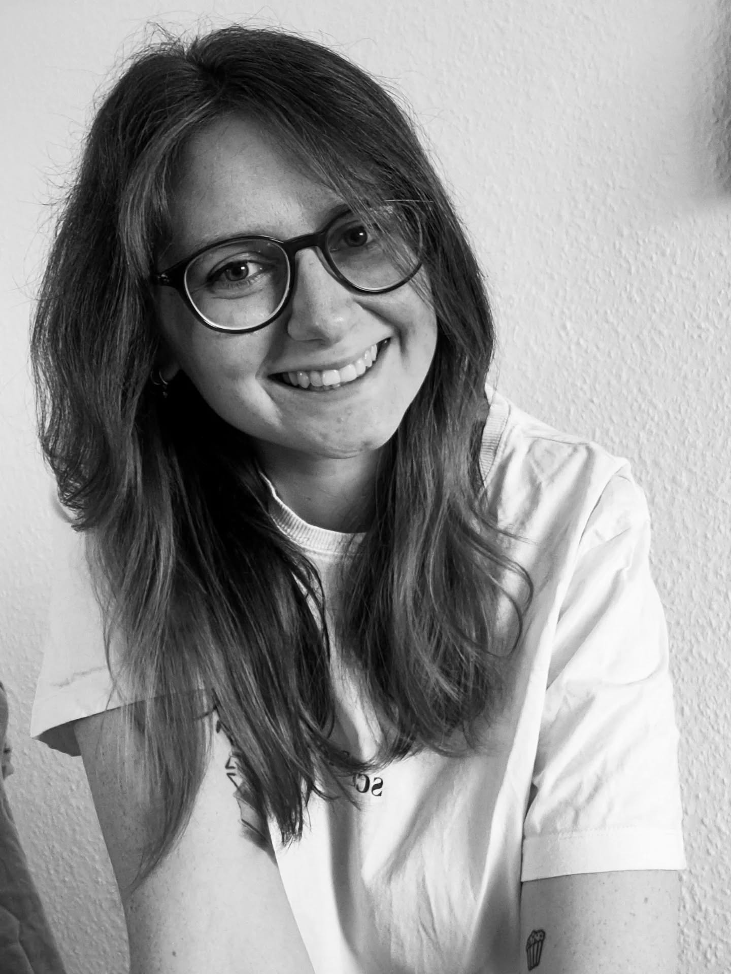 🎂here's to 30🎂
Ich fühle mich zwar als wäre ich gerade maaaaximal 24, aber ich befürchte, ich hab jetzt die 3 vorne stehen. Und passend dazu stehen gerade sehr viele Veränderungen an. 🥰
Auf einen neuen Lebensabschnitt.🖤
#boostagramgermany #birthdaygirl #bookishlove #cozyromance #heresto30