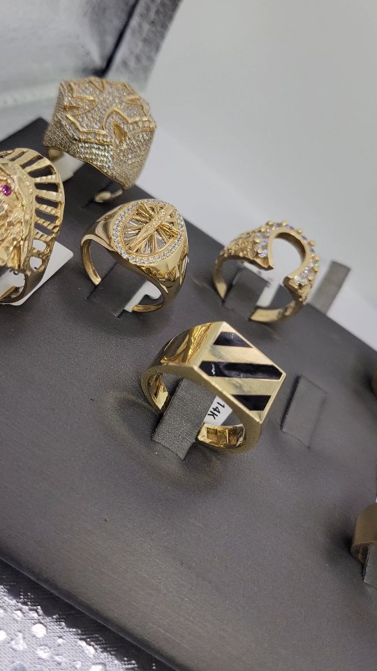 Visitenos en el 812 N Thompson St. Ste 15, Springdale
.
Con sistema de apartado con hasta 3 meses sin intereses
Reparaciones de joyas en el momento
Joyas personalizadas y más