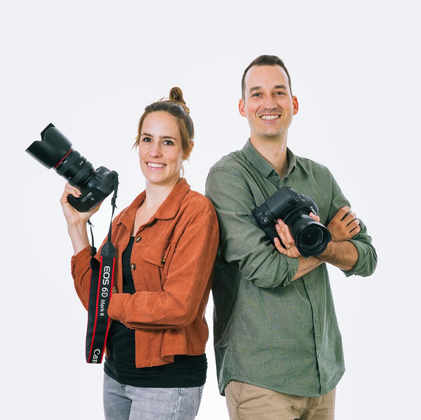 Erwacht aus der Babypause nutzen wir wieder freie Minuten um unserem gemeinsamen #hobby & unserer grossen #herzensangelegenheit nachzugehen. 📸💒❤️
Vorbesprechungen für die #hochzeiten im #2025 und #2026 sind am laufen, unsere #homepage wird überarbeitet, neue #portraits von uns sind im Kasten und die erste standesamtliche #trauung steht kurz bevor 🤩
Wir sind unfassbar #stolz #vollervorfreude #aufgeregtundglücklich #dankbar❤️ #vollerliebe #vollertatendrang
Ihr heiratet demnächst oder plant ein #paarshooting ? Wir freuen uns, euch kennen zu lernen! 🥰