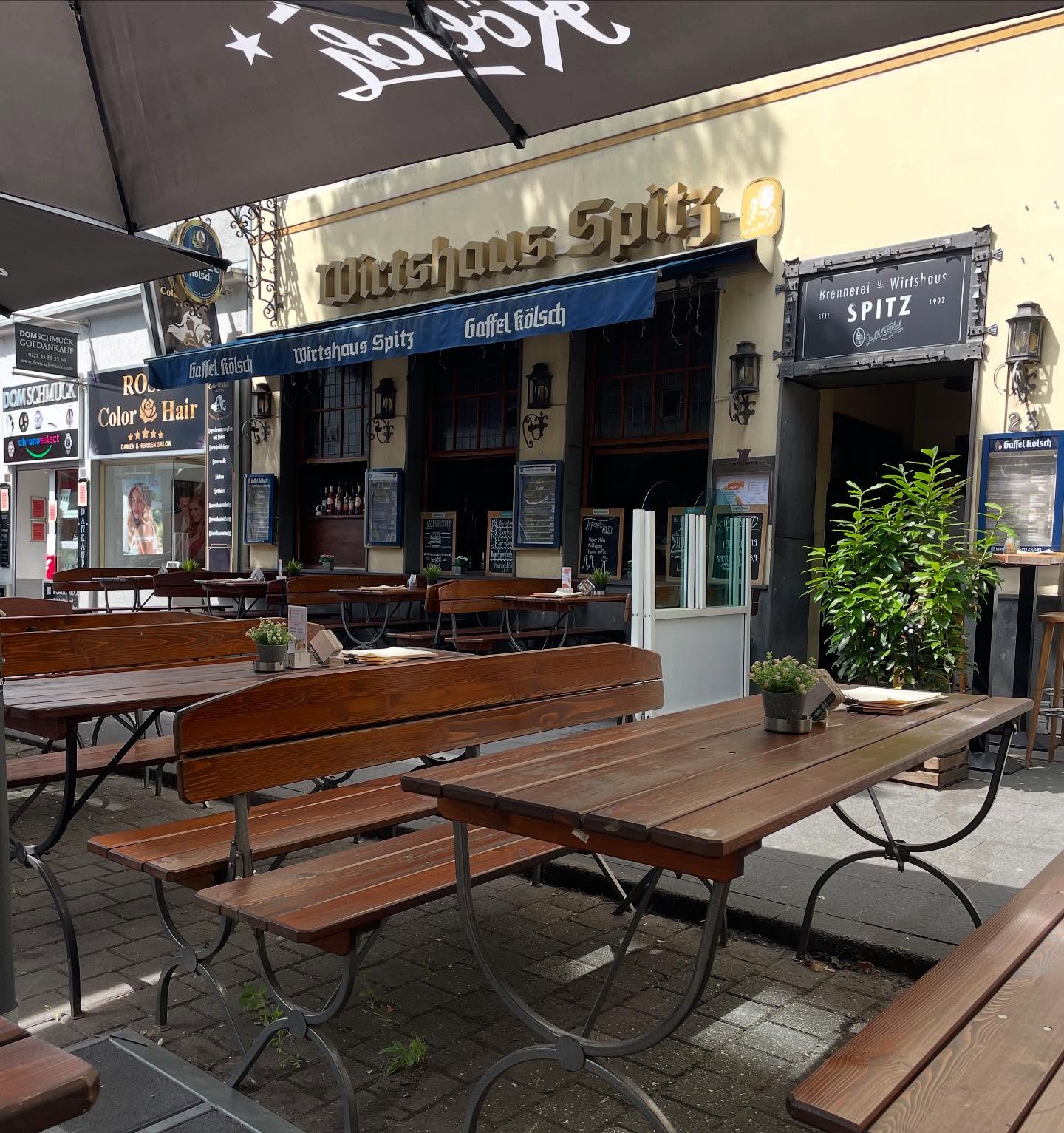 Unser Biergarten hat jeden Tag für euch geöffnet! Genießt den Sommer bei einem kühlen Kölsch! Oder doch lieber ein Aperol…?
#wirtshaus #wirtshausspitz #köln #kölsch #bier #biergarten #aperol #lillet #sarti #sommer #terasse #brauhaus #genießen #schnitzel #kölnistkool #gaffel #bitburger #drink #daydrinking #agnesveedel