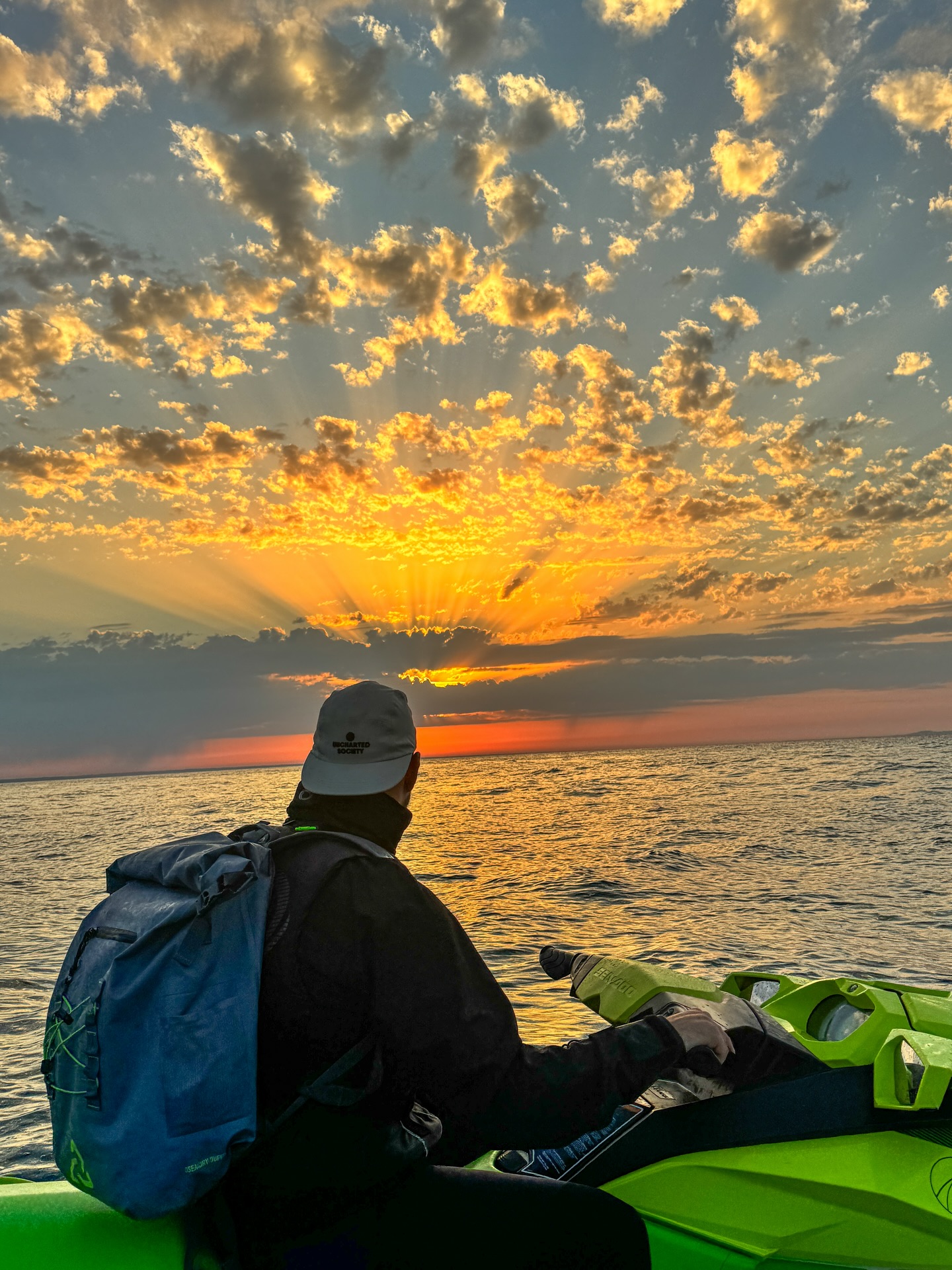 These two images show off two things.
1. This mornings amazing sunrise members trip đ
2. A hint of next weeks huge announcement bringing a new way of accessing the water to the Jurassic Coast đ
Keep your eyes peeled â¤ď¸