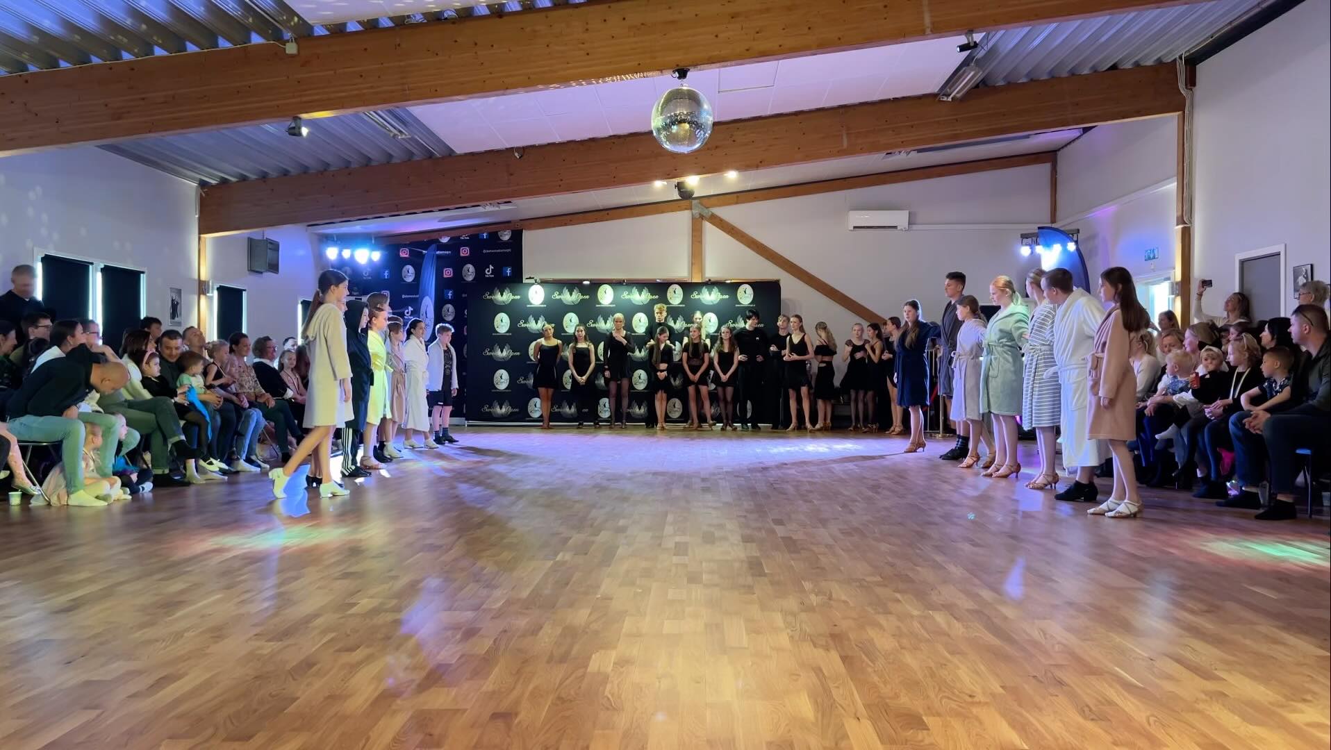 Hela showen #onrequest från basic gruppen 👍🏻 från avslutningen 4e maj 2025 🥰#barndans #kurser #tävlingsdansare