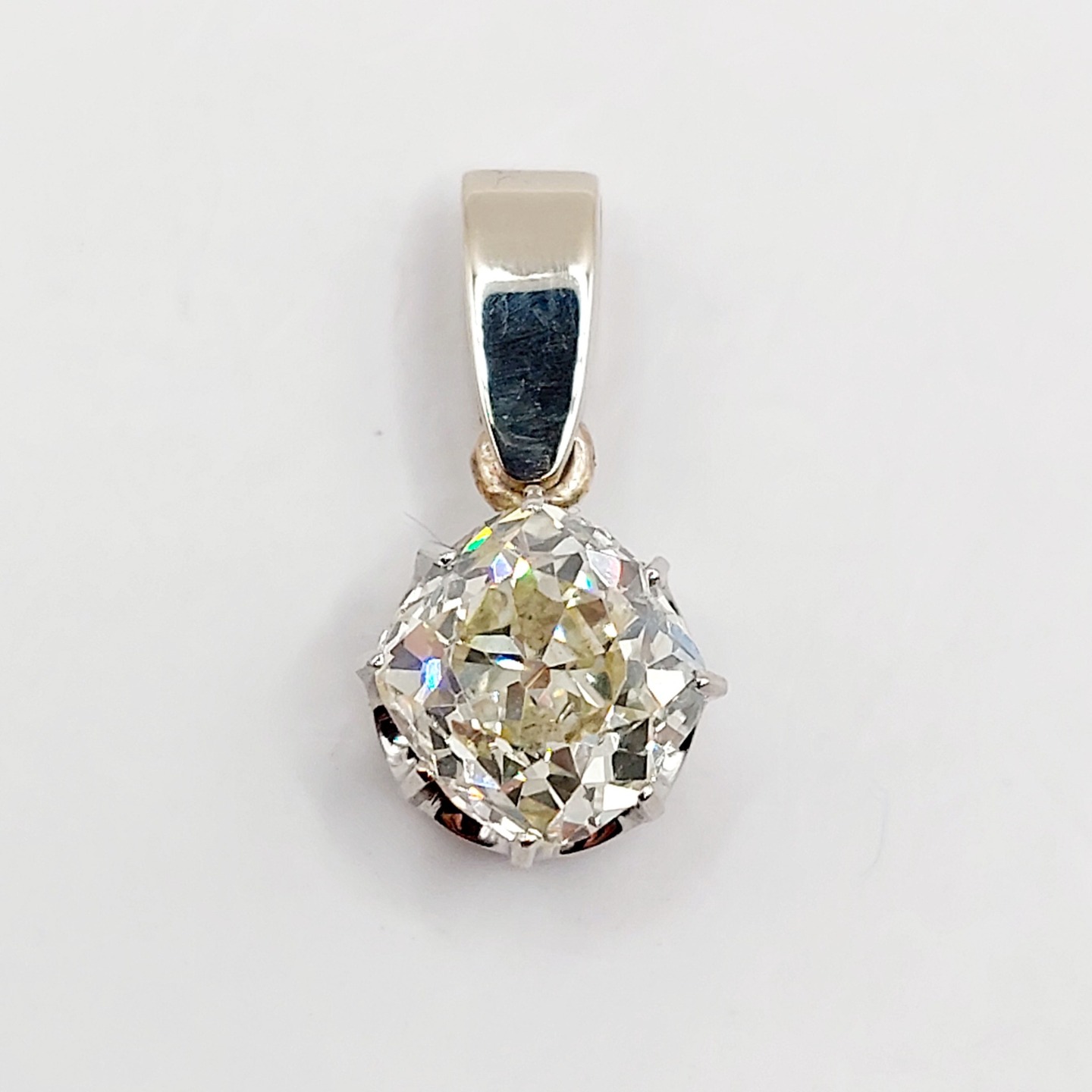 /// Sold /// French antique pendant 18k white gold set with a 1.88 carats old mine cushion cut diamond in prong setting (circa 1900) charm
PRICE : 2350€
Magnificent antique French work (old earring converted into a pendant)
Size: 16 x 8.6 mm (including bail)
Weight: 1.93 g
Diamond size: approximately 7.0 x 6.7 x 5.2 mm (estimated at 1.88 carats)
Diamond in very good condition, slightly yellow color, some small inclusions visible under a magnifying glass
Hallmarks erased by the modification
#diamond #artdeco #artdecocharm #goldcharm #goldpendant #frenchjewelry #frenchjewellery #oldminecut #oldminecutdiamond #daisycharm